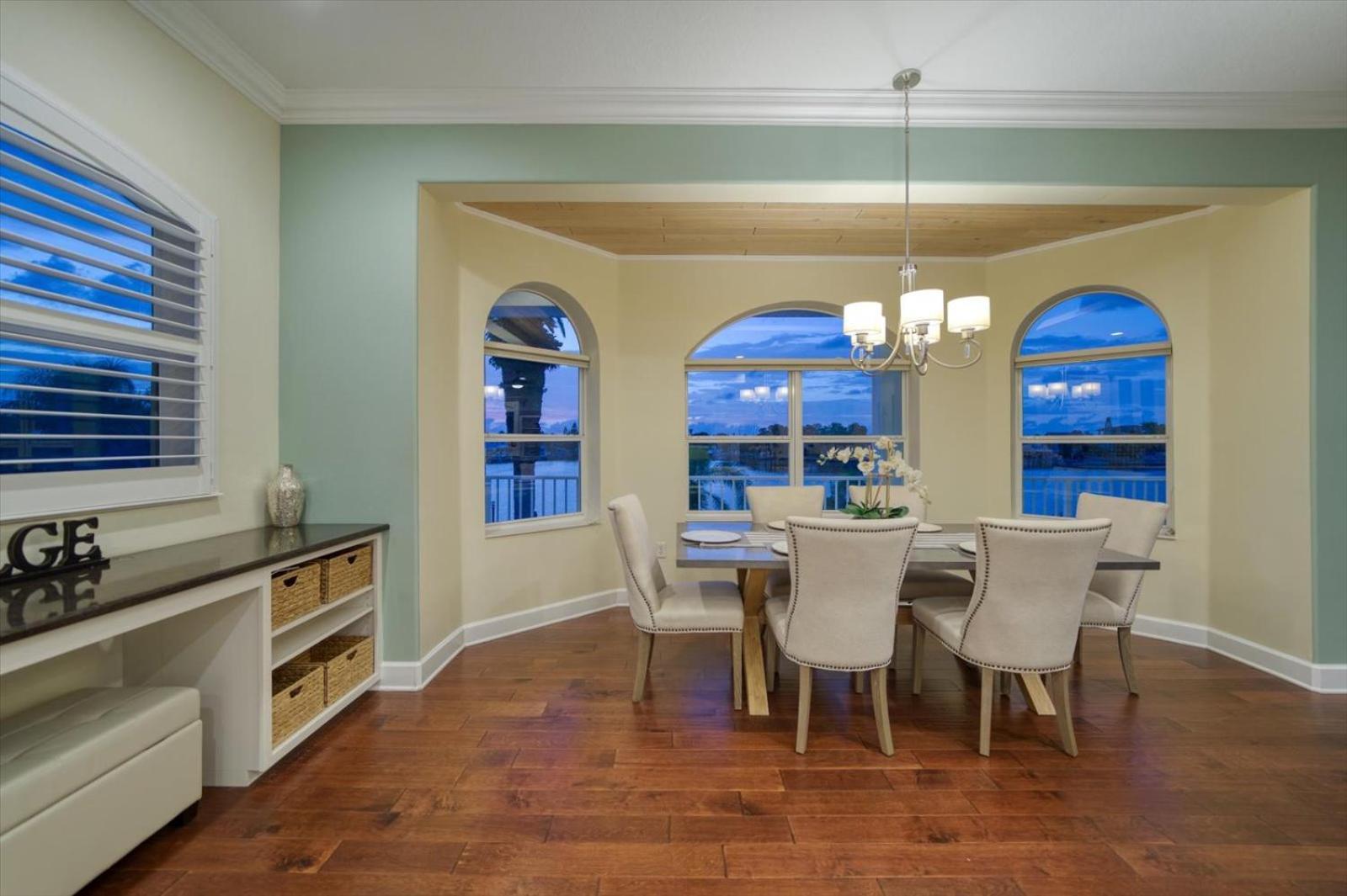 Waterfront Luxury W/ Heated Salt Pool & Golf Cart Holiday home Clearwater Beach