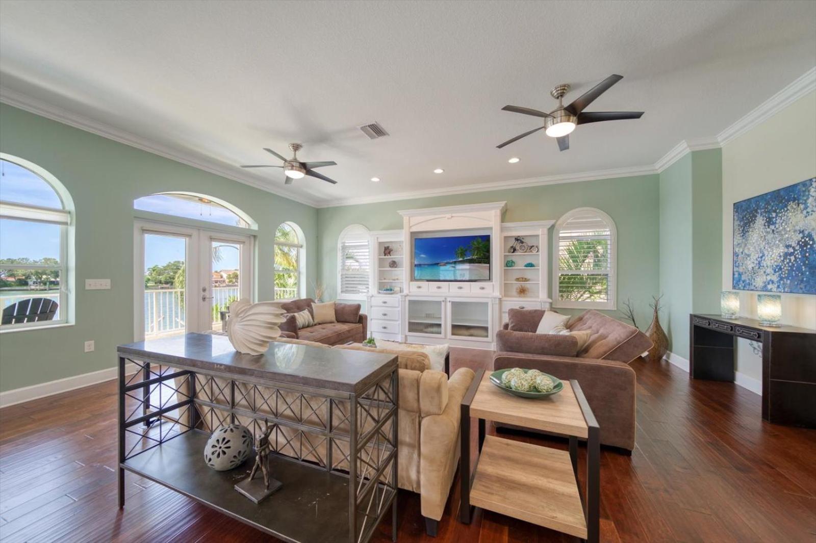 Waterfront Luxury W/ Heated Salt Pool & Golf Cart Clearwater Beach