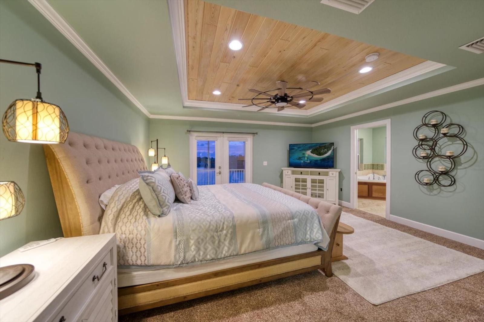 Waterfront Luxury W/ Heated Salt Pool & Golf Cart Clearwater Beach
