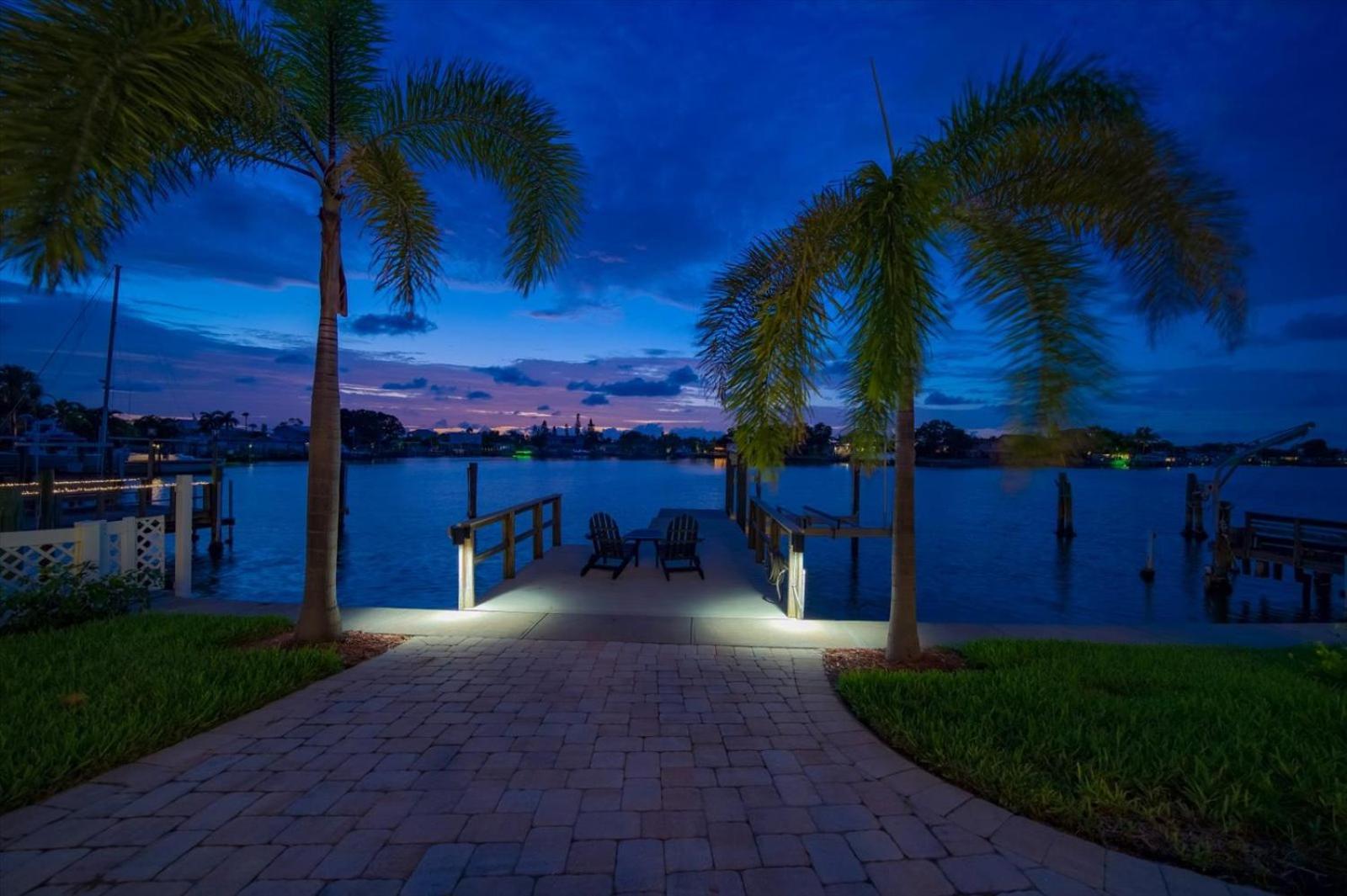 Waterfront Luxury W/ Heated Salt Pool & Golf Cart Holiday home Clearwater Beach
