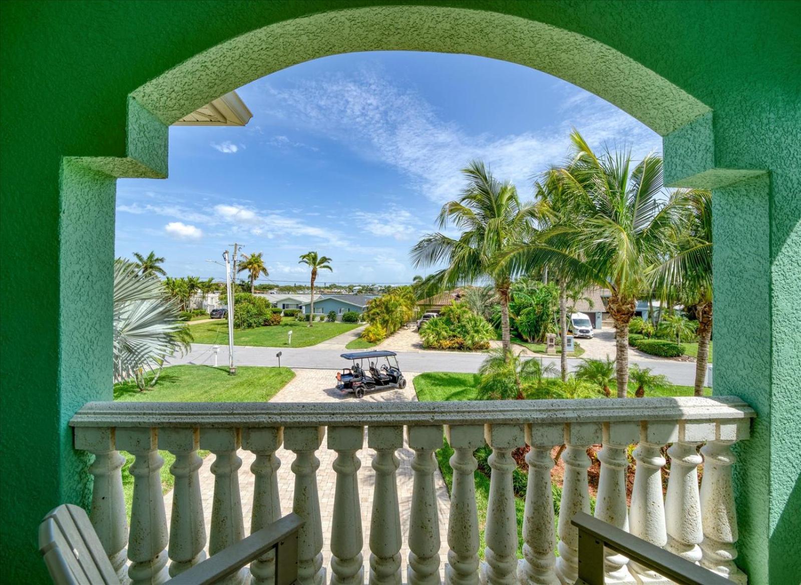 Waterfront Luxury W/ Heated Salt Pool & Golf Cart