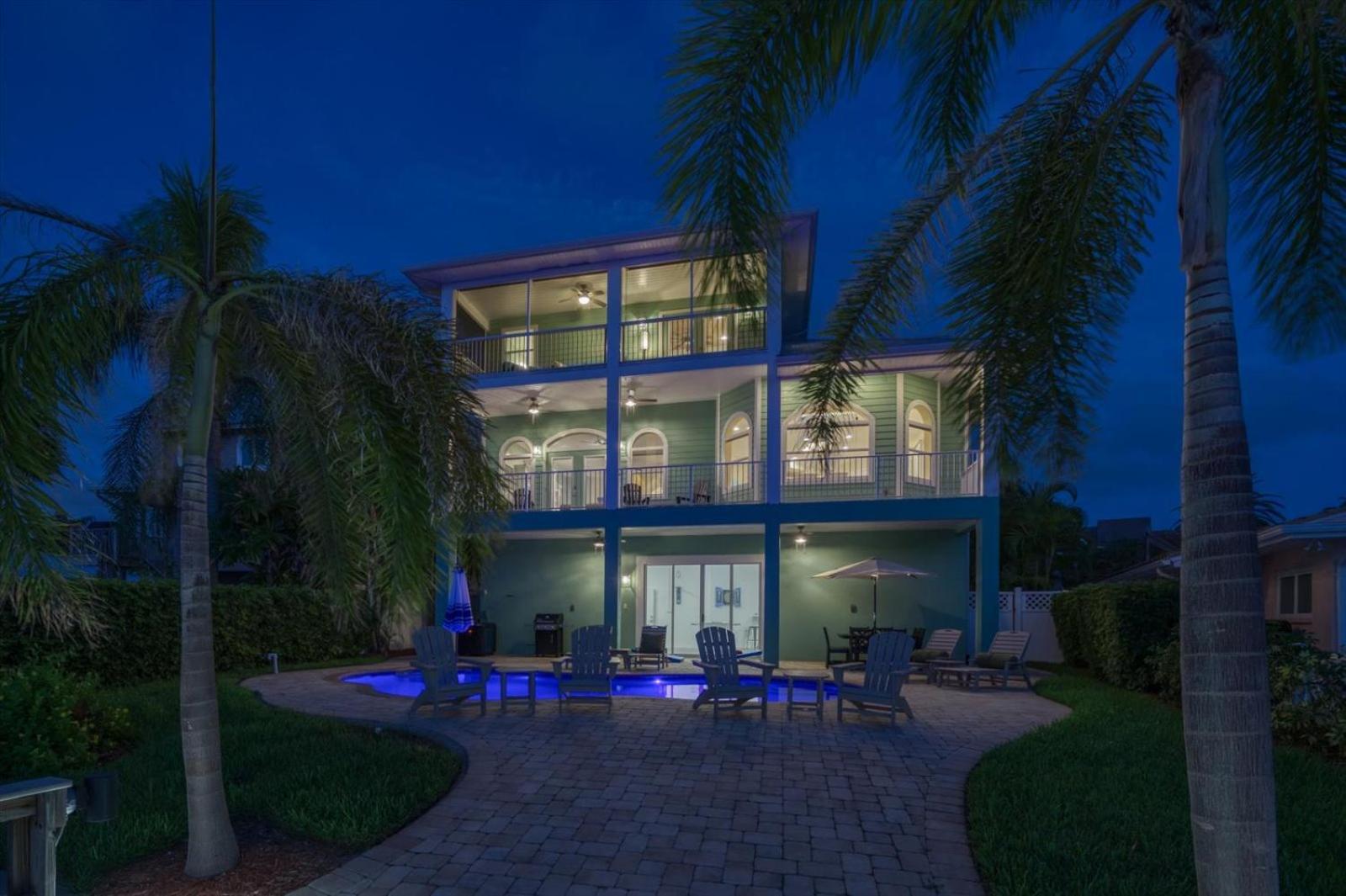 Waterfront Luxury W/ Heated Salt Pool & Golf Cart