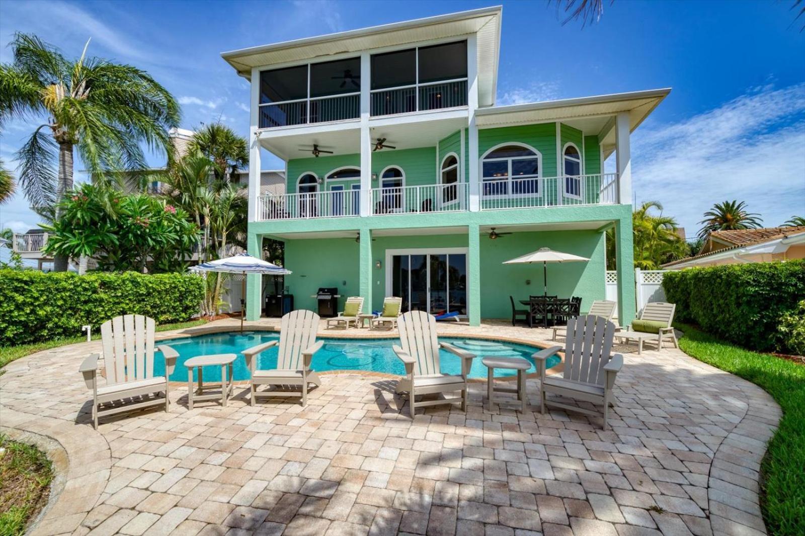 Waterfront Luxury W/ Heated Salt Pool & Golf Cart Clearwater Beach