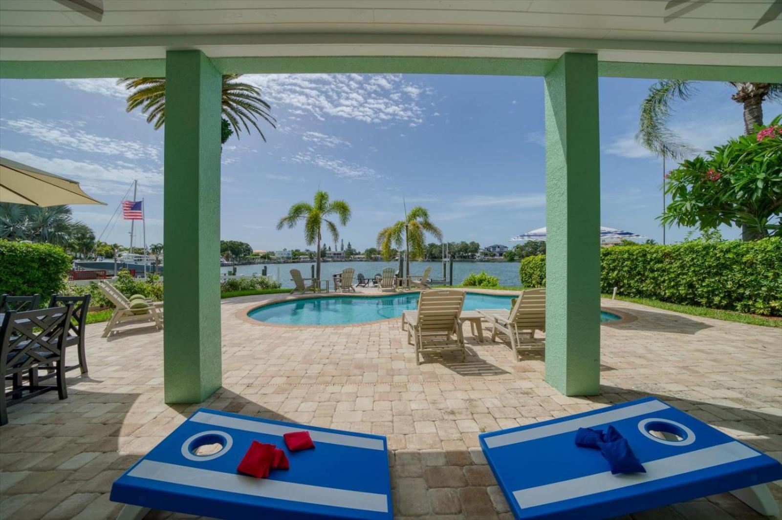 Holiday home Waterfront Luxury W/ Heated Salt Pool & Golf Cart Clearwater Beach