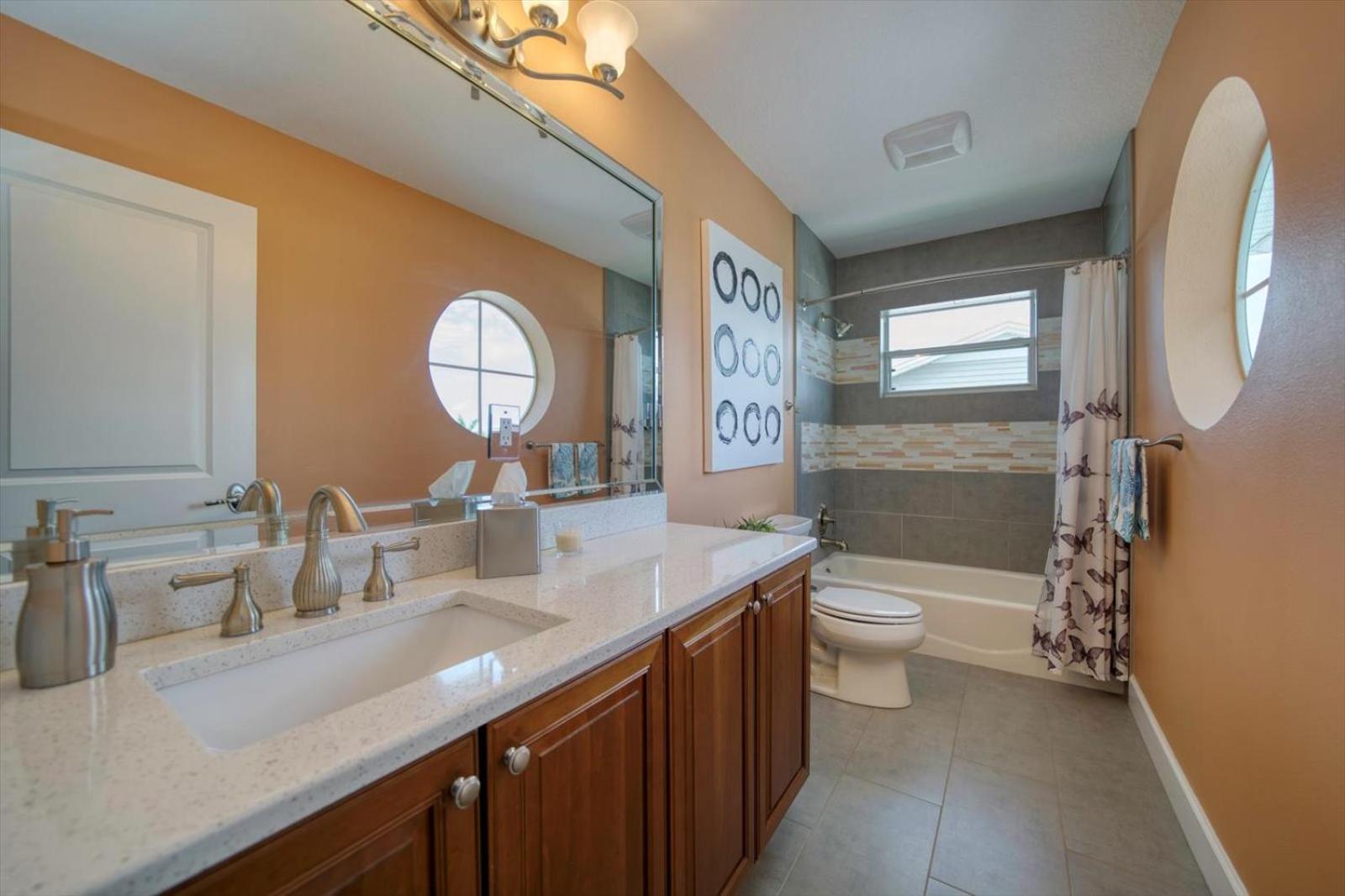 Holiday home Waterfront Luxury W/ Heated Salt Pool & Golf Cart *