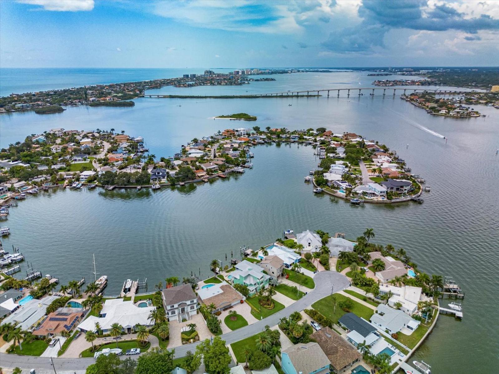 Waterfront Luxury W/ Heated Salt Pool & Golf Cart * Clearwater Beach