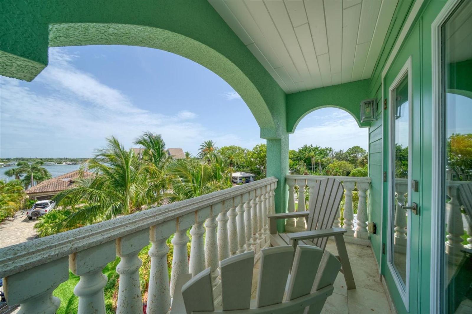 Waterfront Luxury W/ Heated Salt Pool & Golf Cart *
