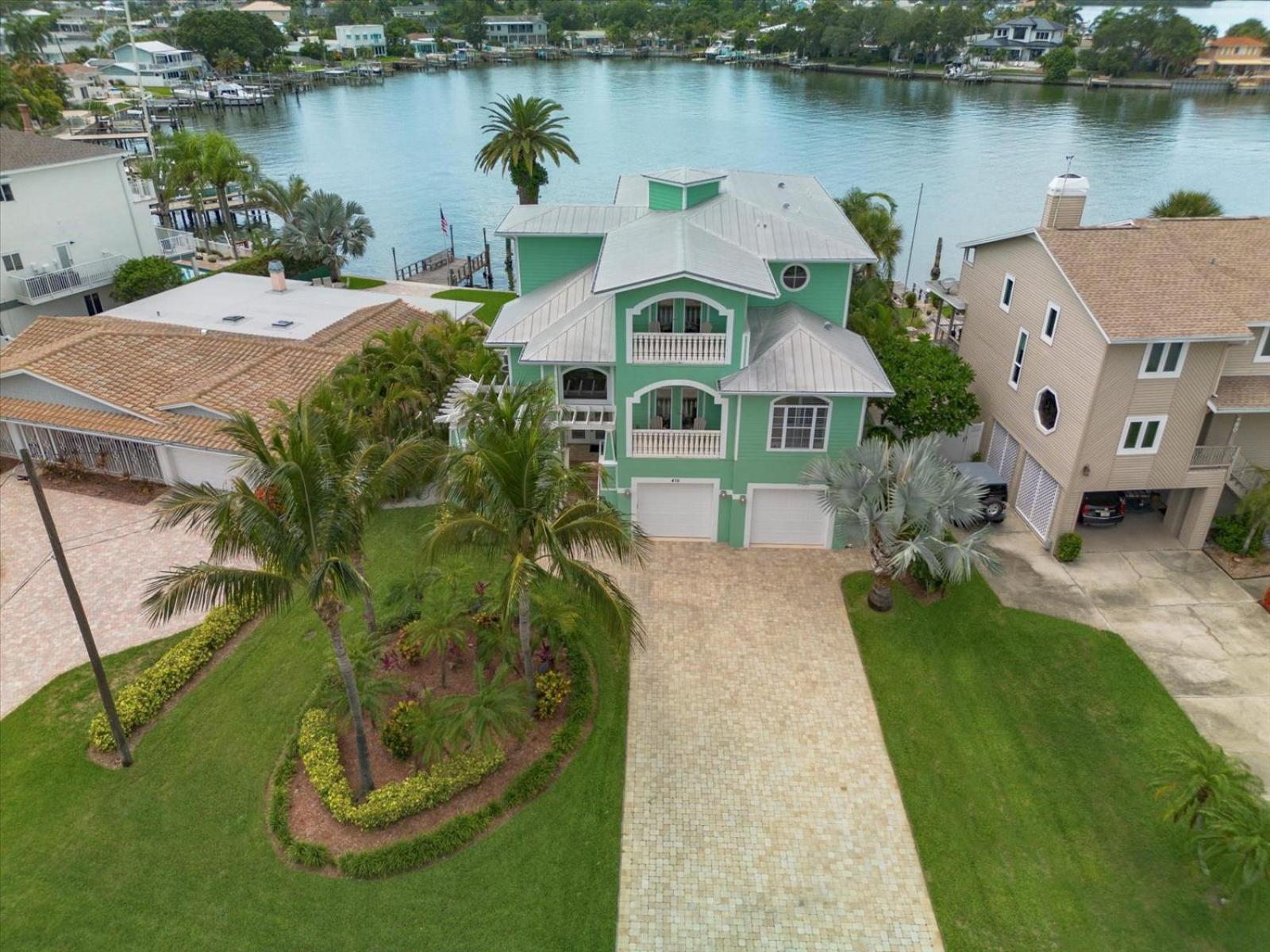 Waterfront Luxury W/ Heated Salt Pool & Golf Cart * Clearwater Beach