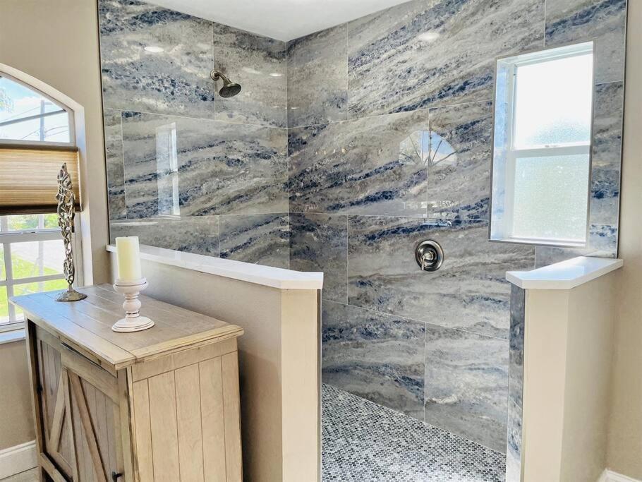 6 Bedrooms 4 Bath With And Heated Pool * Clearwater Beach