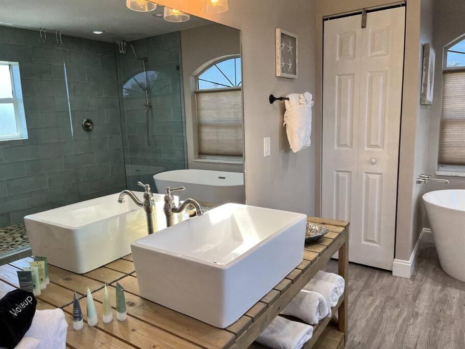 6 Bedrooms 4 Bath With And Heated Pool Clearwater Beach