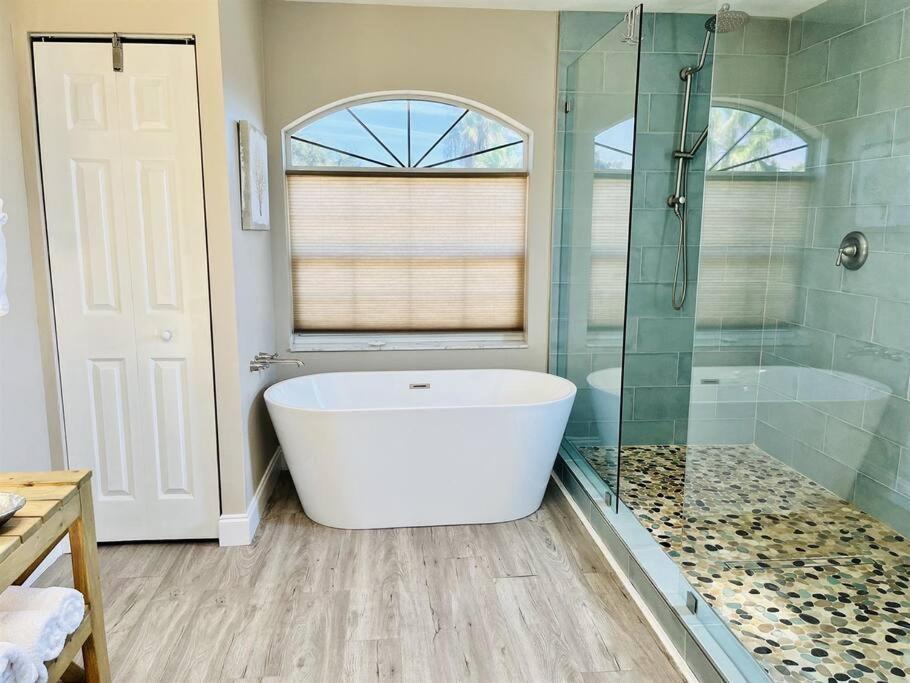 6 Bedrooms 4 Bath With And Heated Pool *