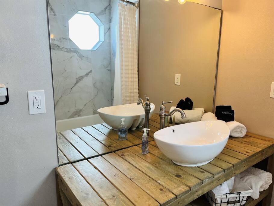 6 Bedrooms 4 Bath With And Heated Pool