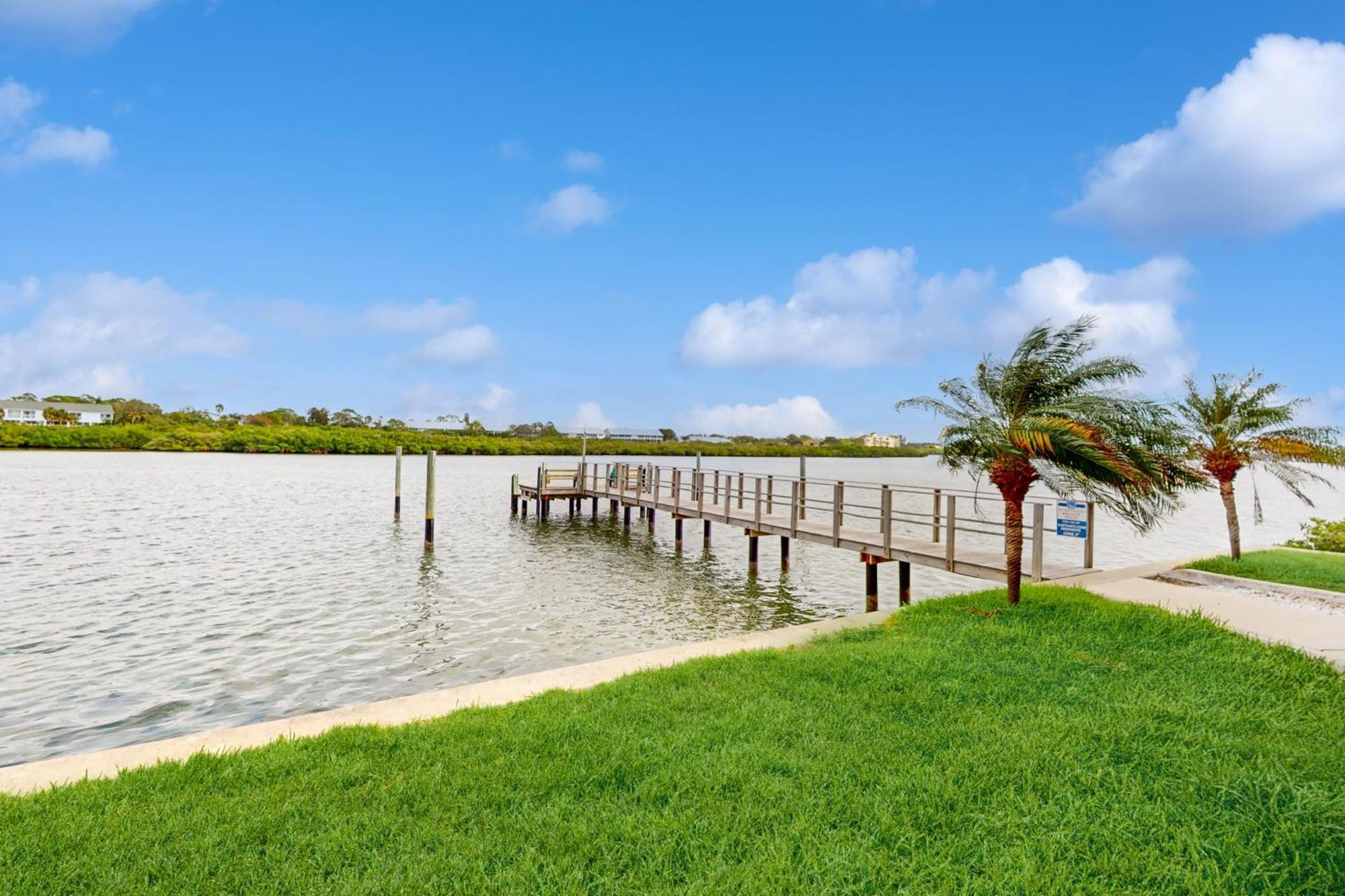 Apartment Captain's Cove 304