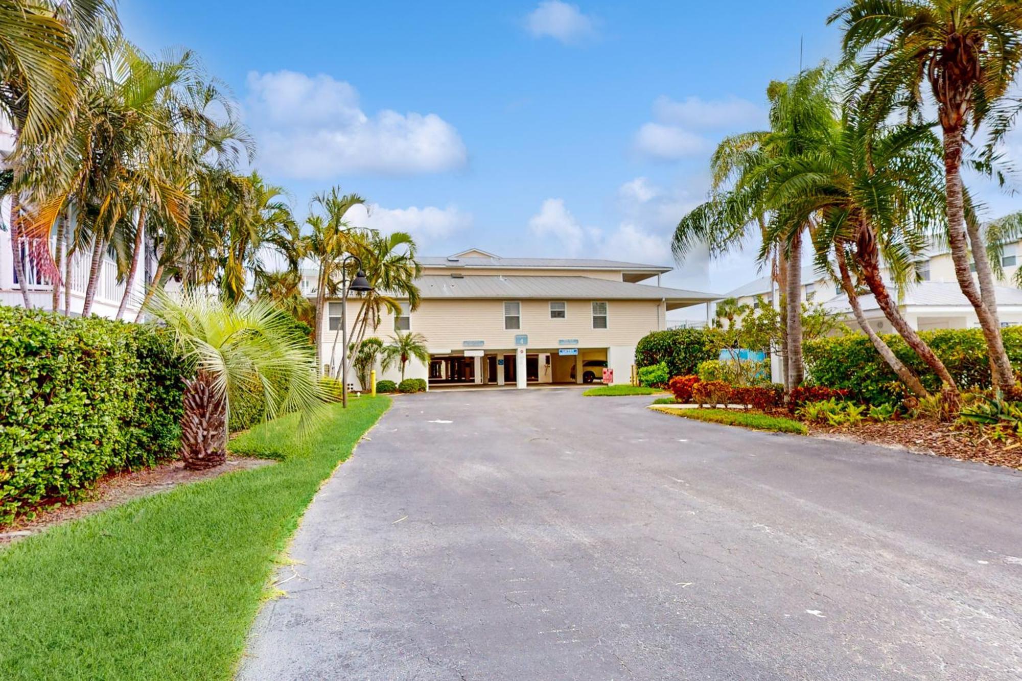 Apartment Captain's Cove 304