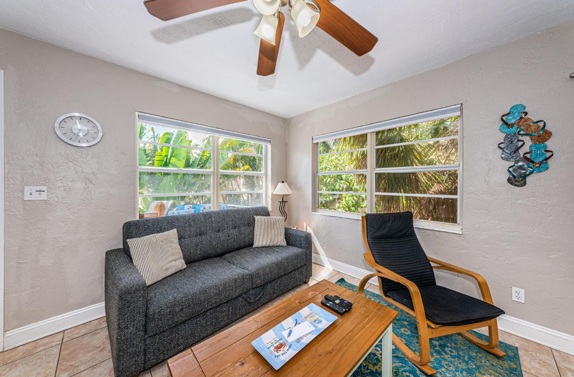 Apartment Tropical Blue Water Beachside 7