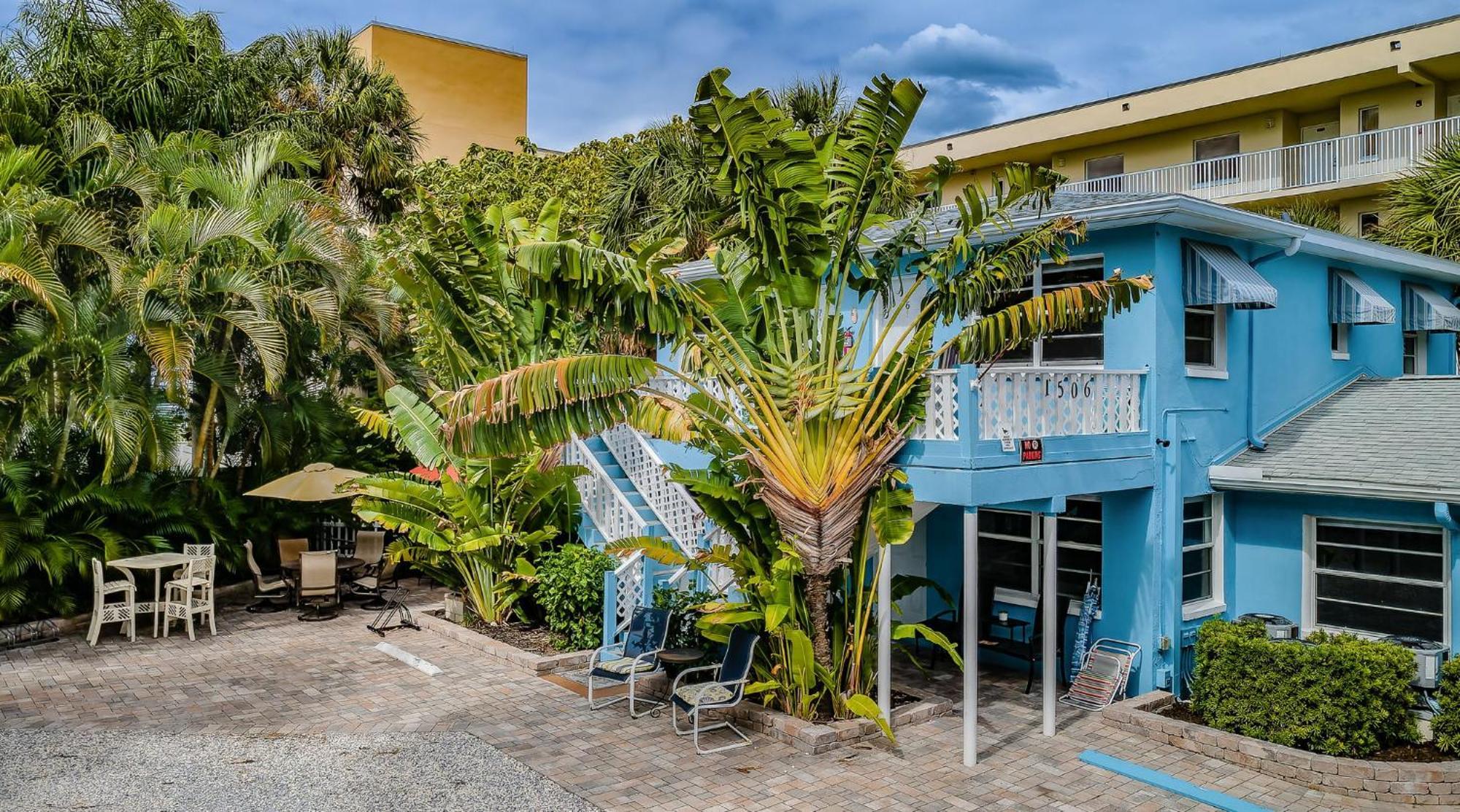 Apartment Tropical Blue Water Beachside 7 *
