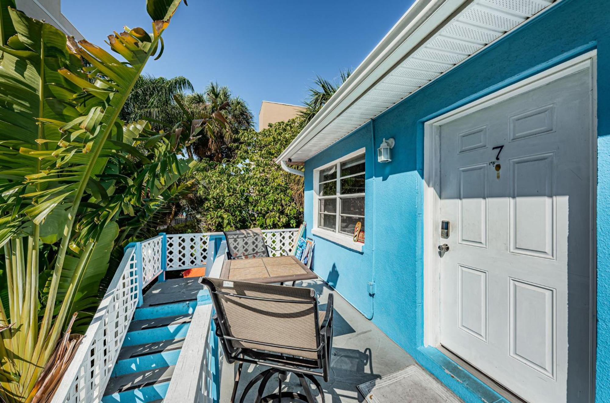 Tropical Blue Water Beachside 7 Apartment *