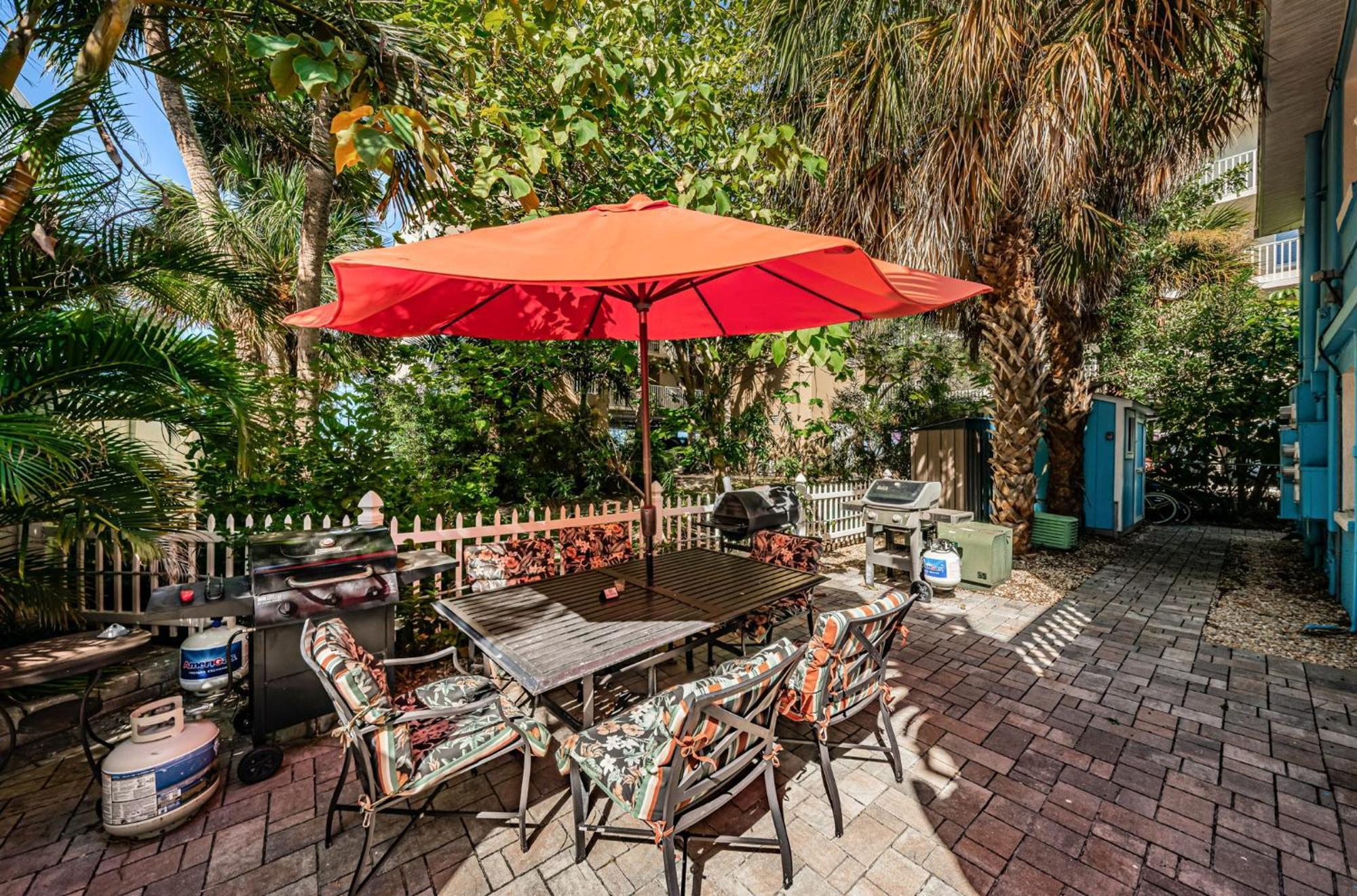 Apartment Blue Water Beachside 6 *
