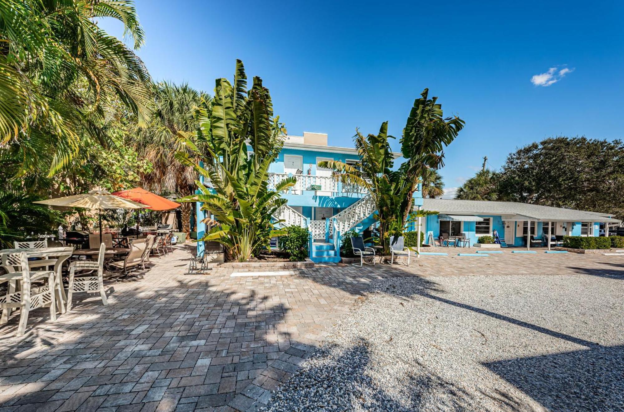 Blue Water Beachside 6 Apartment *
