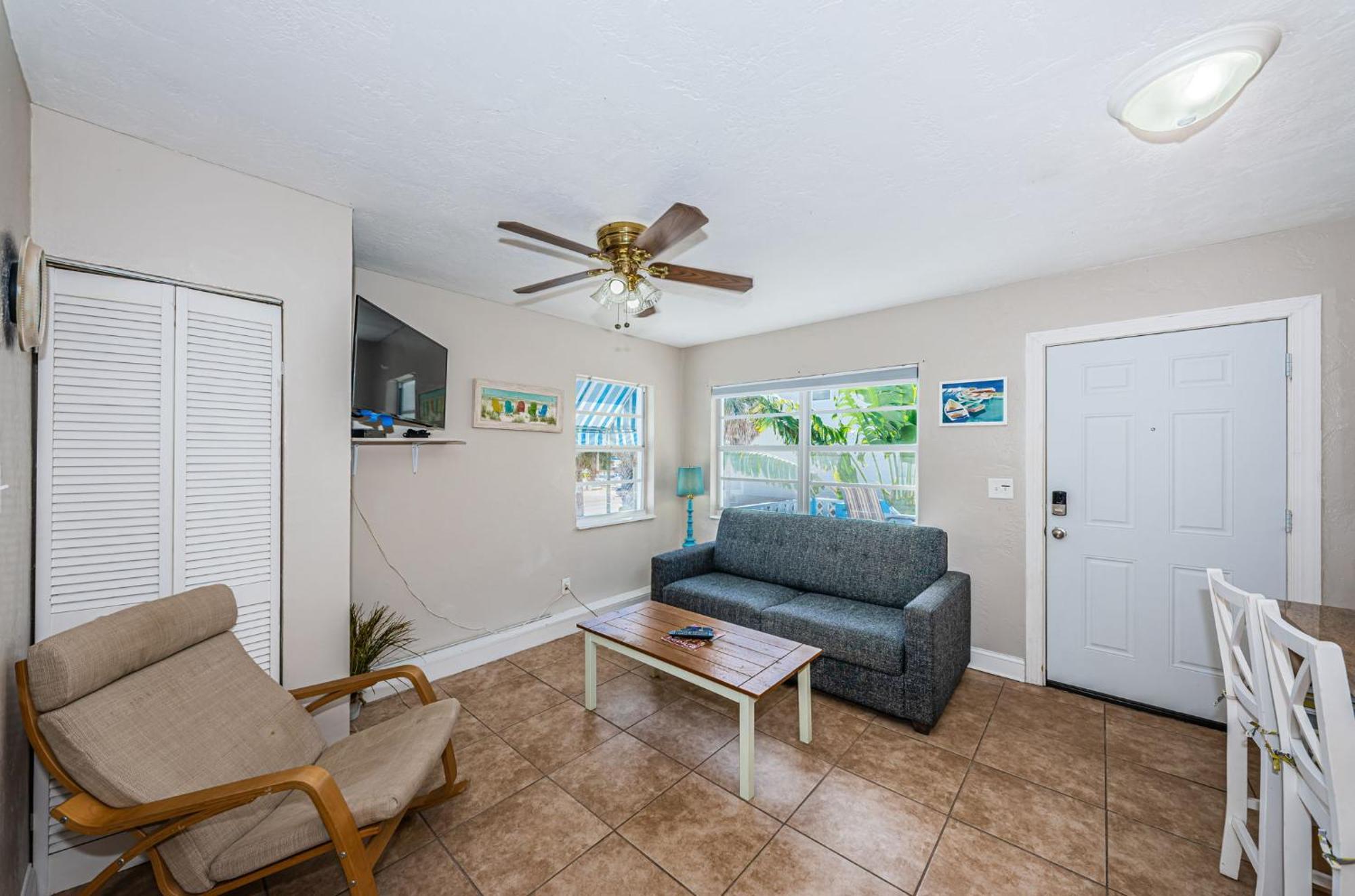 Apartment Blue Water Beachside 6