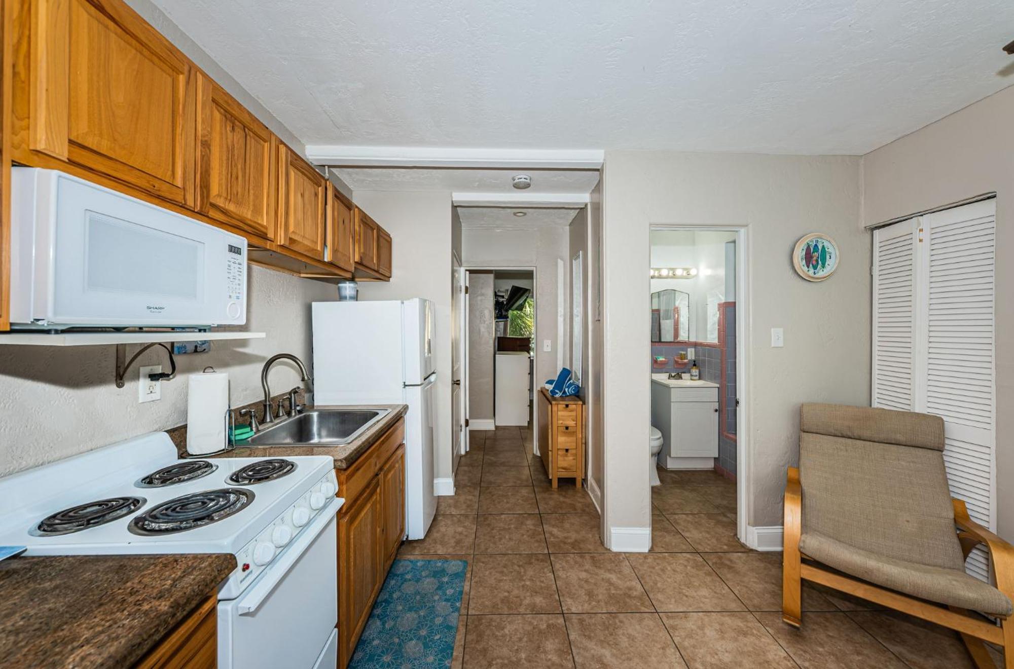 Blue Water Beachside 6 Apartment