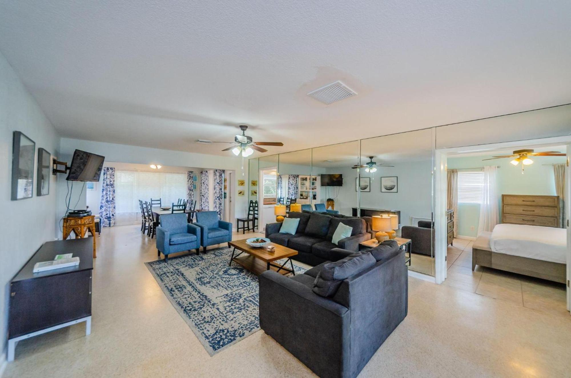 Sea Breeze Beach House Holiday home Clearwater Beach