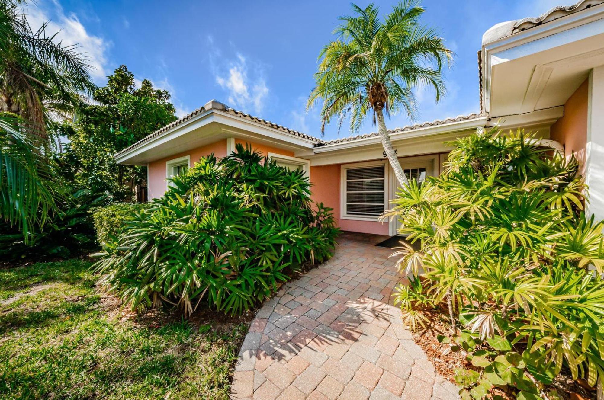 Holiday home Sea Breeze Beach House *