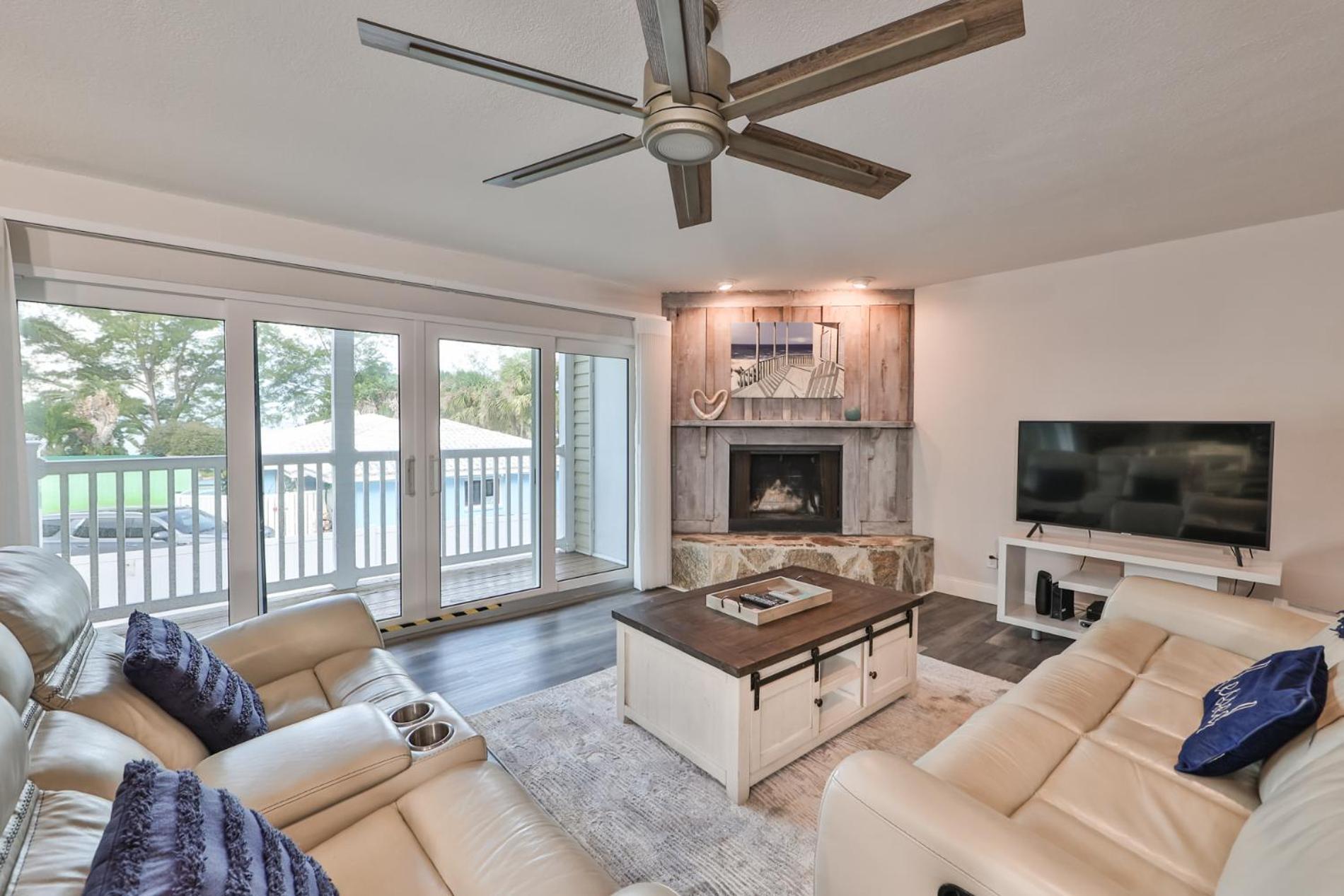 100 Steps To Beautiful Indian Rocks Beach, Oceanside, 2 Bedroom Updated Apartment