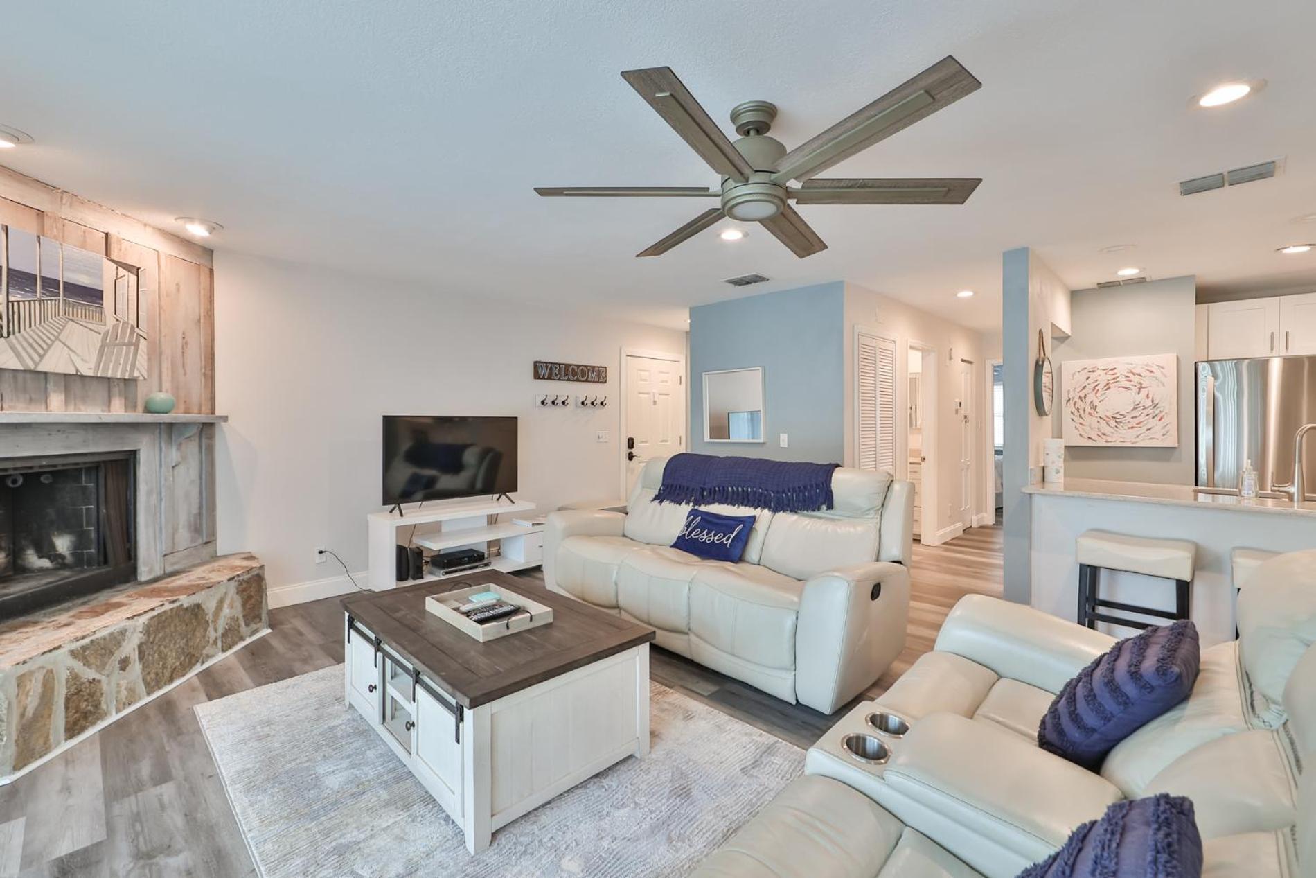100 Steps To Beautiful Indian Rocks Beach, Oceanside, 2 Bedroom Updated *