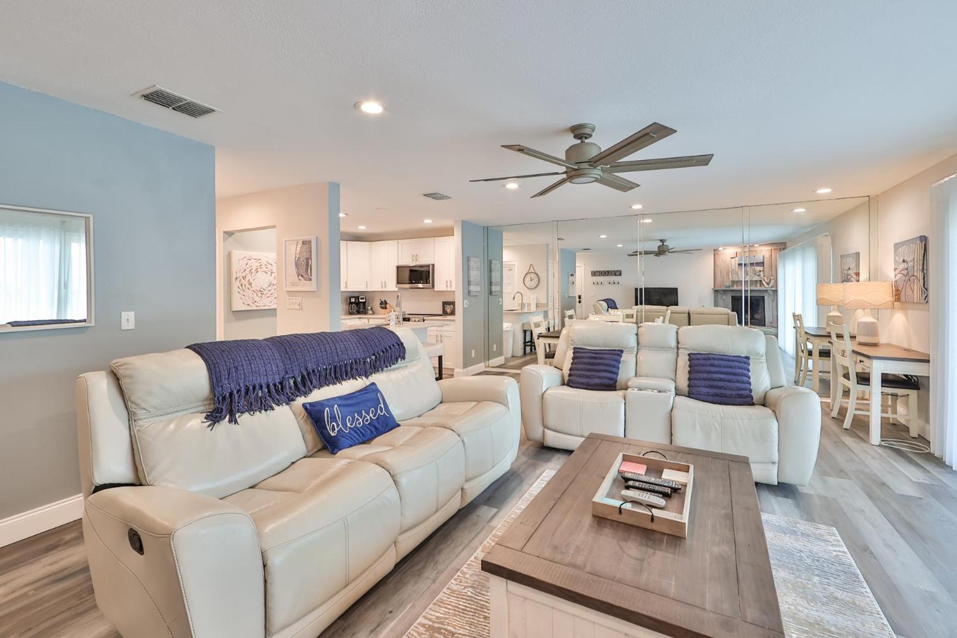100 Steps To Beautiful Indian Rocks Beach, Oceanside, 2 Bedroom Updated Apartment Clearwater Beach