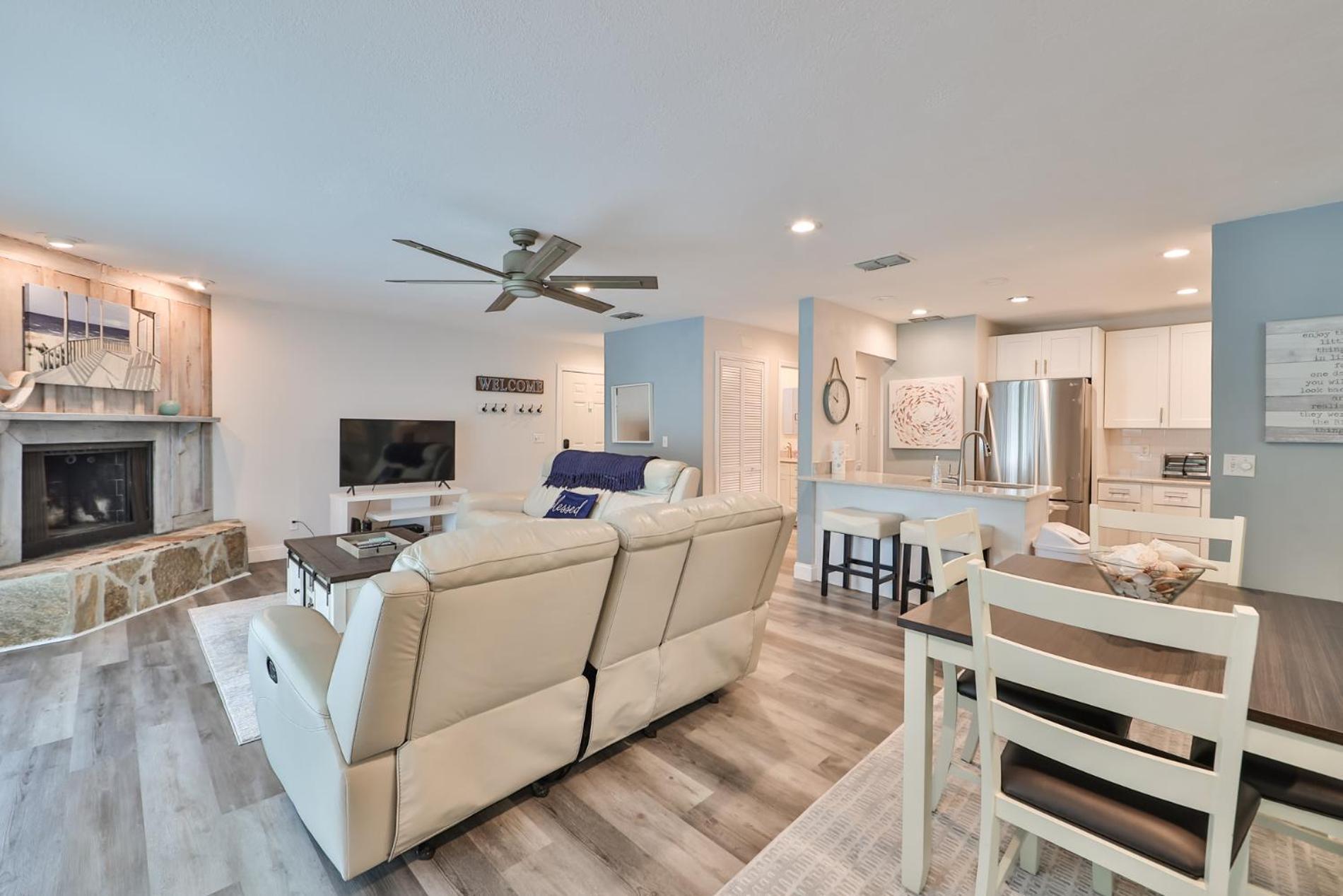 100 Steps To Beautiful Indian Rocks Beach, Oceanside, 2 Bedroom Updated