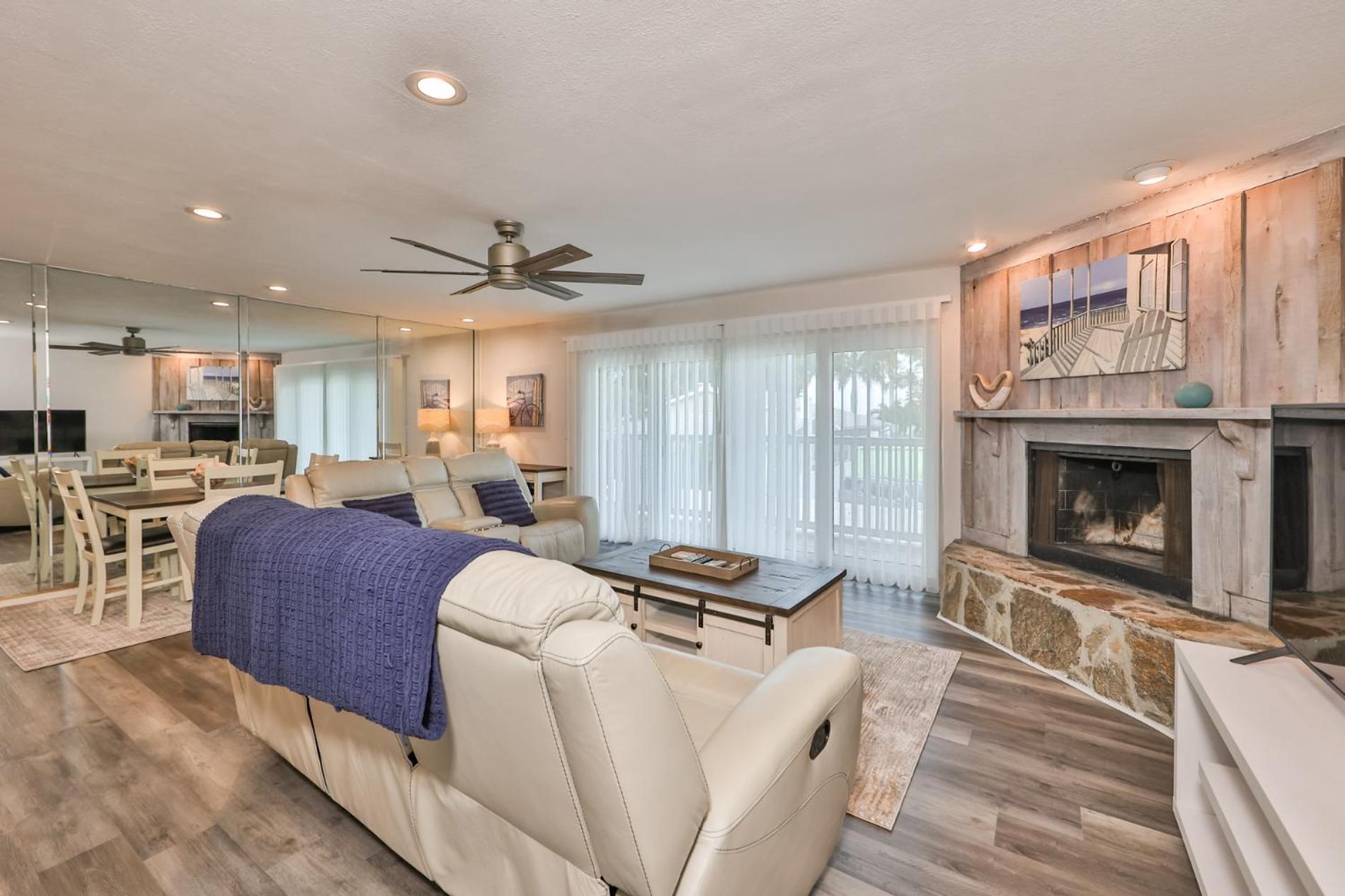 100 Steps To Beautiful Indian Rocks Beach, Oceanside, 2 Bedroom Updated Apartment *