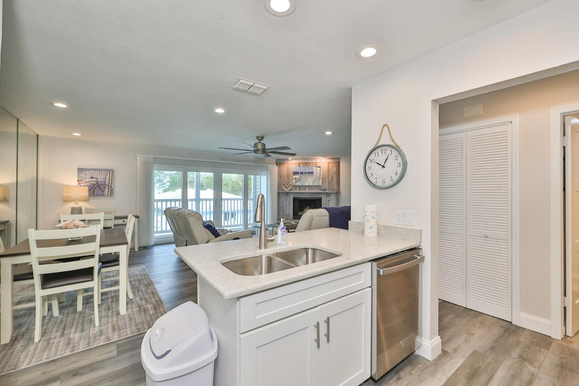 100 Steps To Beautiful Indian Rocks Beach, Oceanside, 2 Bedroom Updated Clearwater Beach