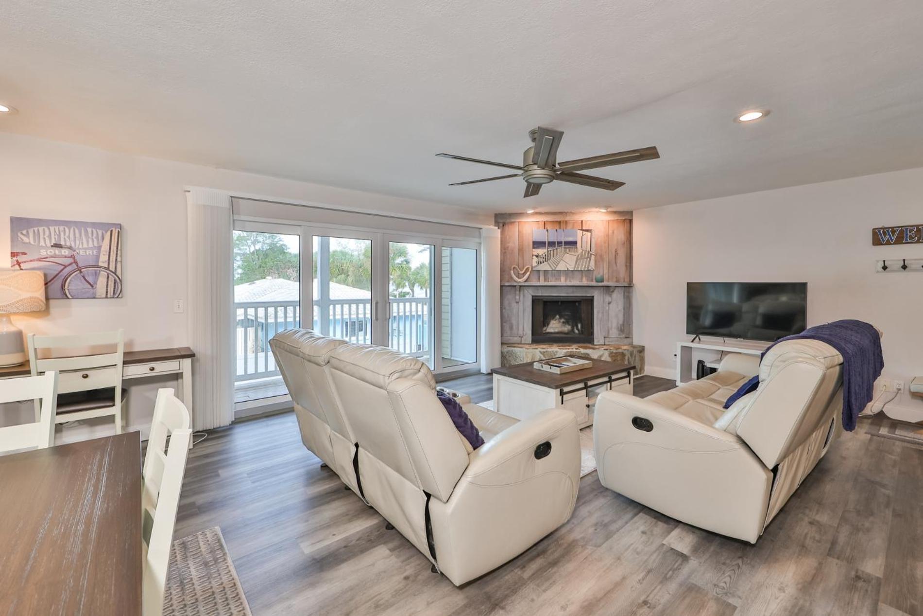 100 Steps To Beautiful Indian Rocks Beach, Oceanside, 2 Bedroom Updated *