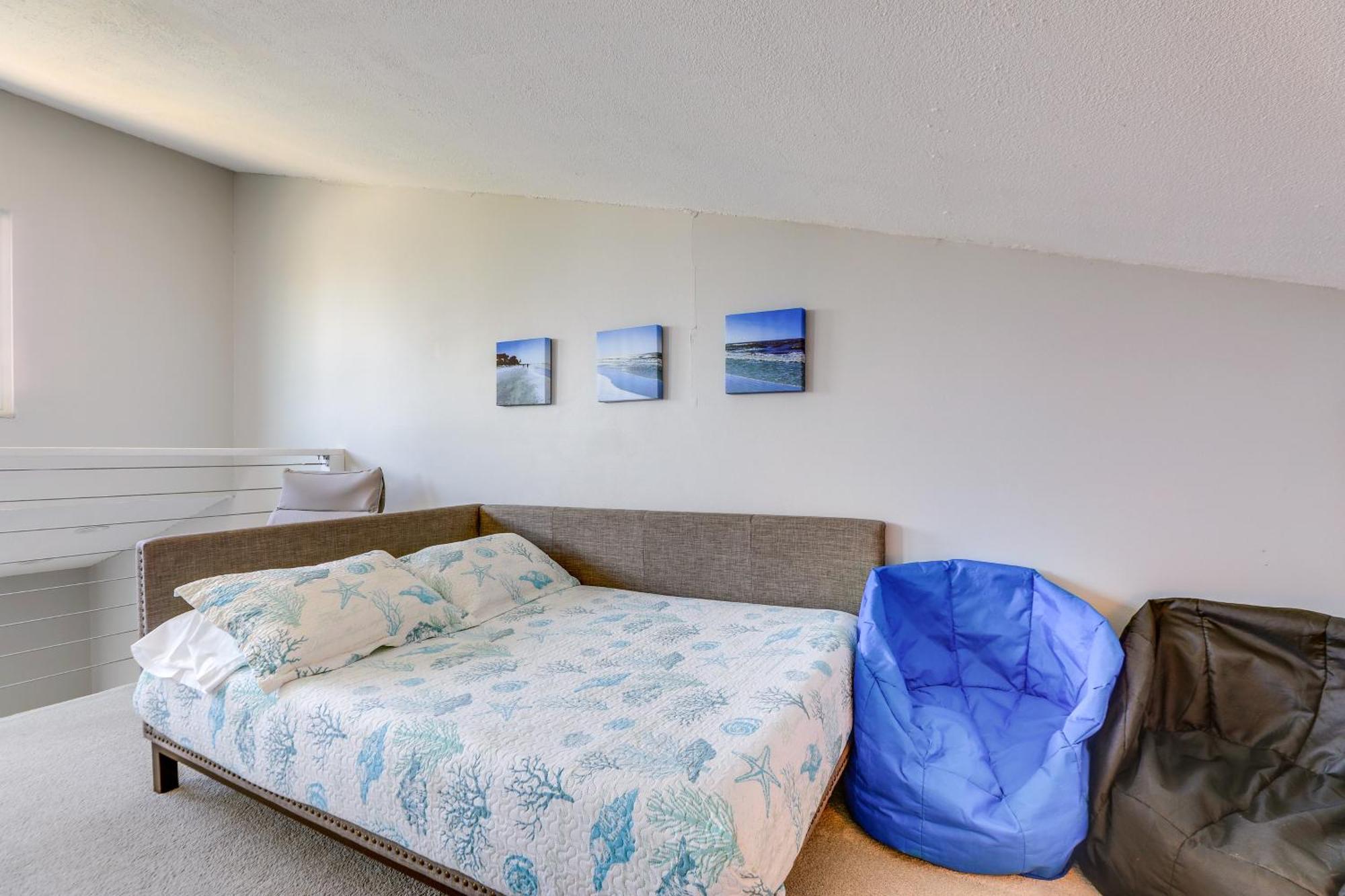 Walk To With Pool In Indian Shores! *
