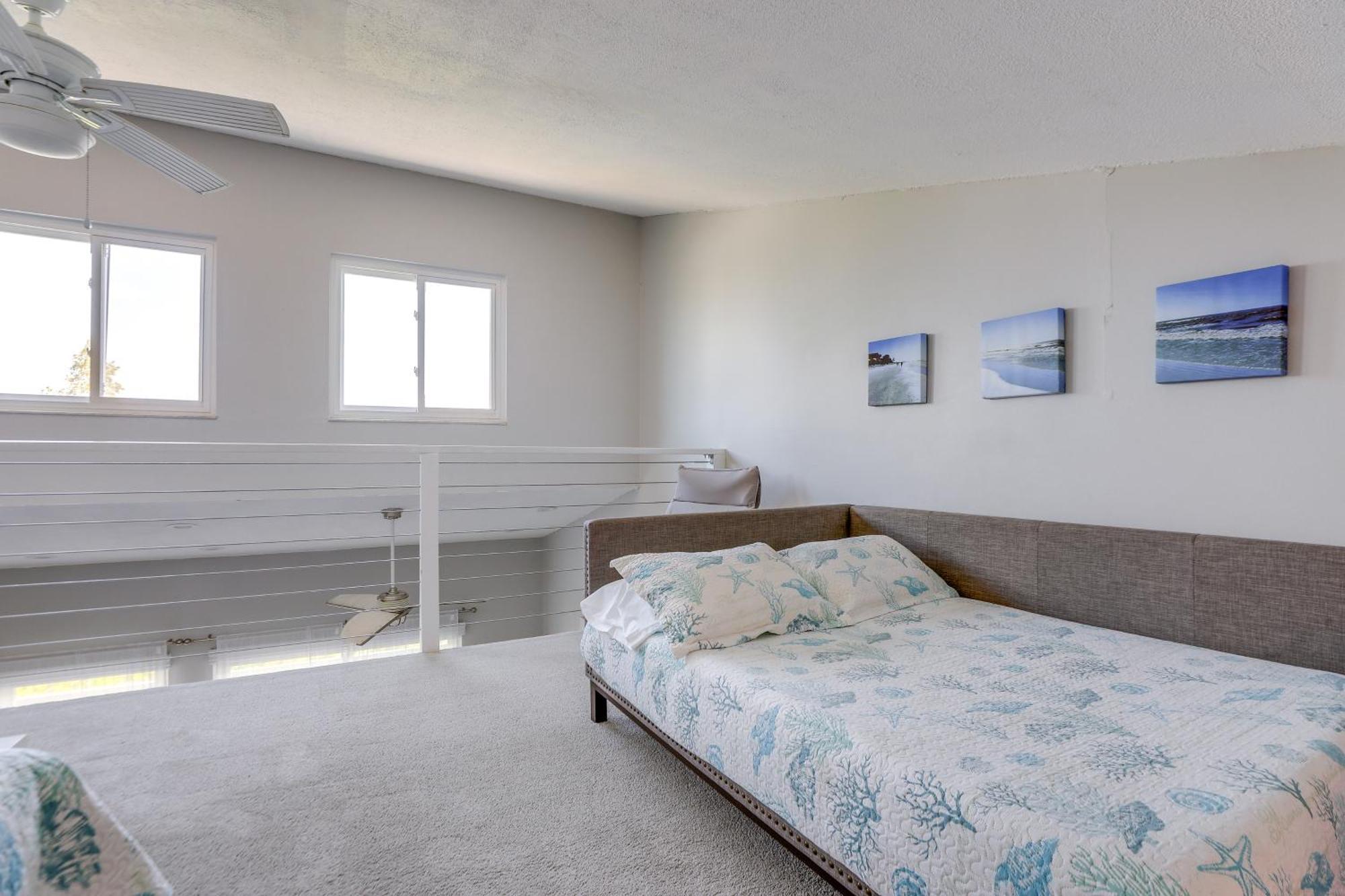 Apartment Walk To With Pool In Indian Shores!