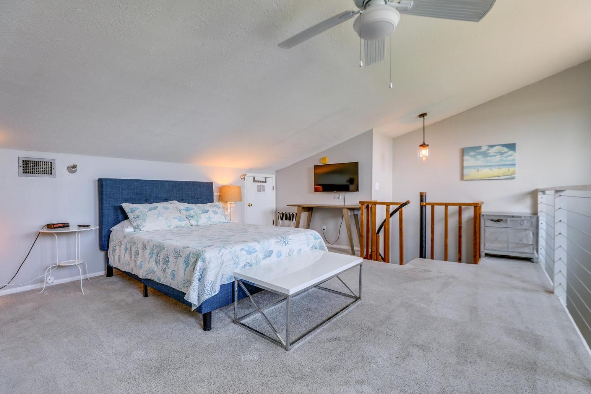 Apartment Walk To With Pool In Indian Shores! *