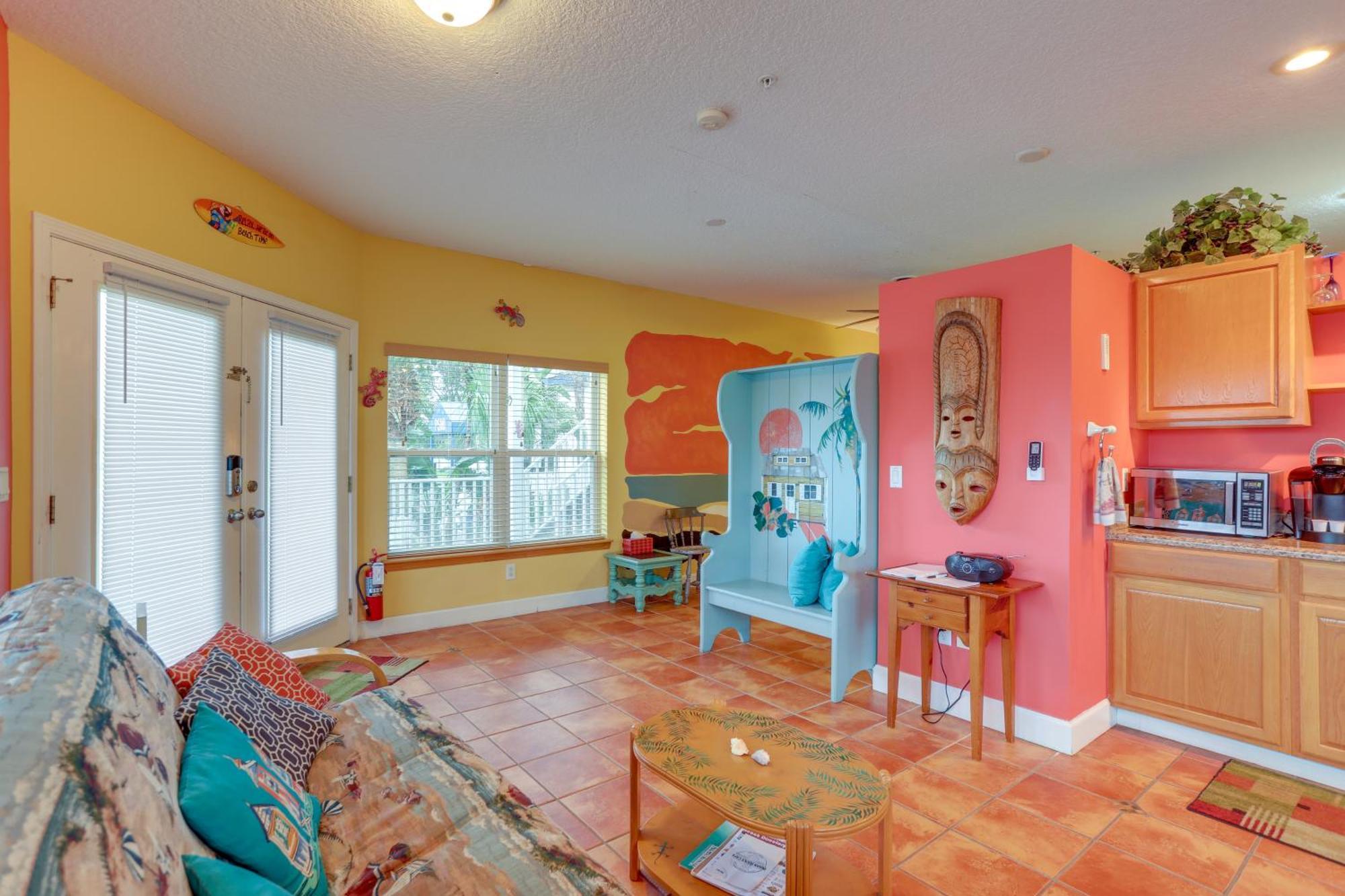 Vibrant - Walk To Indian Rocks Beach! Apartment