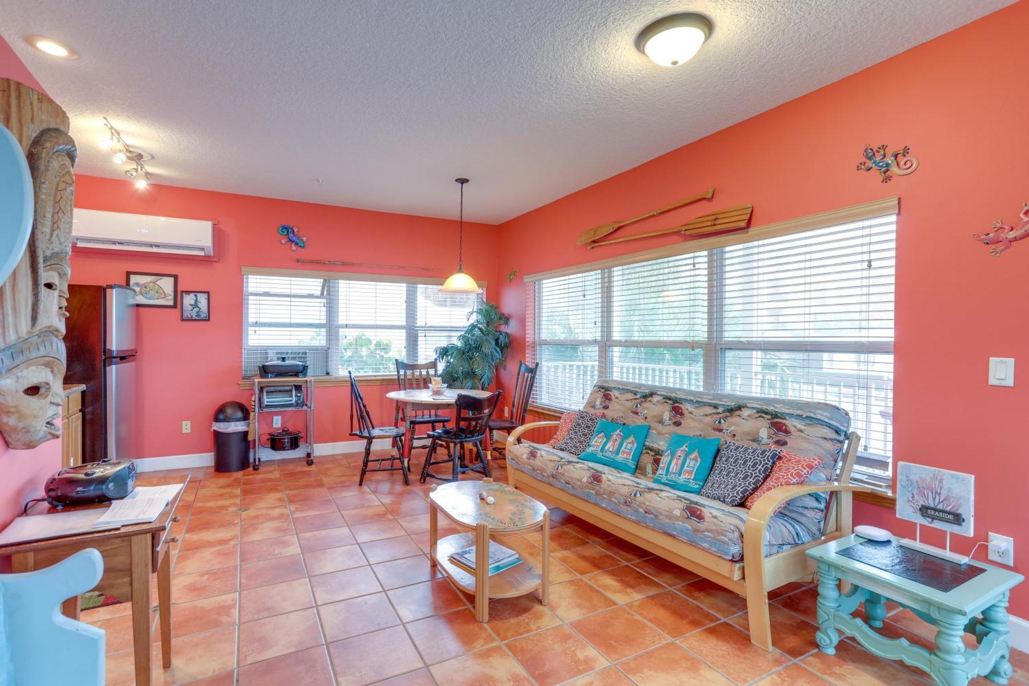 Apartment Vibrant - Walk To Indian Rocks Beach! *