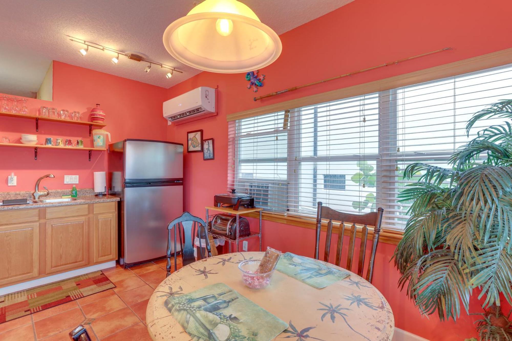 Vibrant - Walk To Indian Rocks Beach! Apartment Clearwater Beach