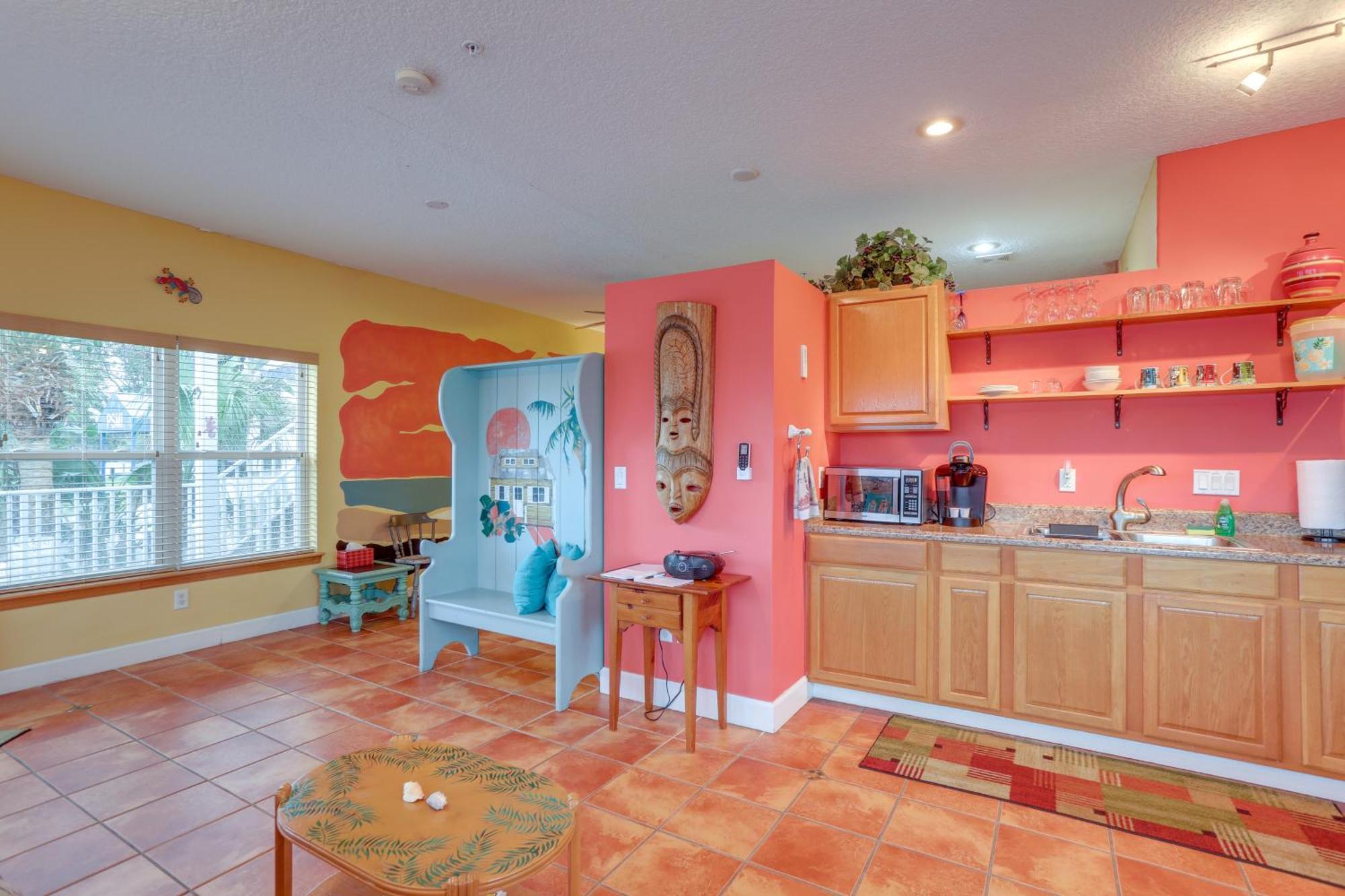 Apartment Vibrant - Walk To Indian Rocks Beach! *