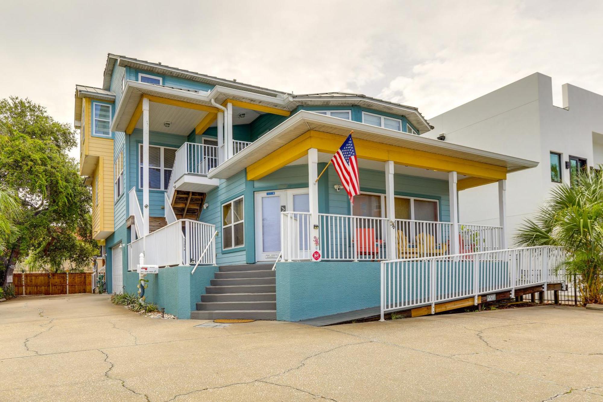 Vibrant - Walk To Indian Rocks Beach! Clearwater Beach