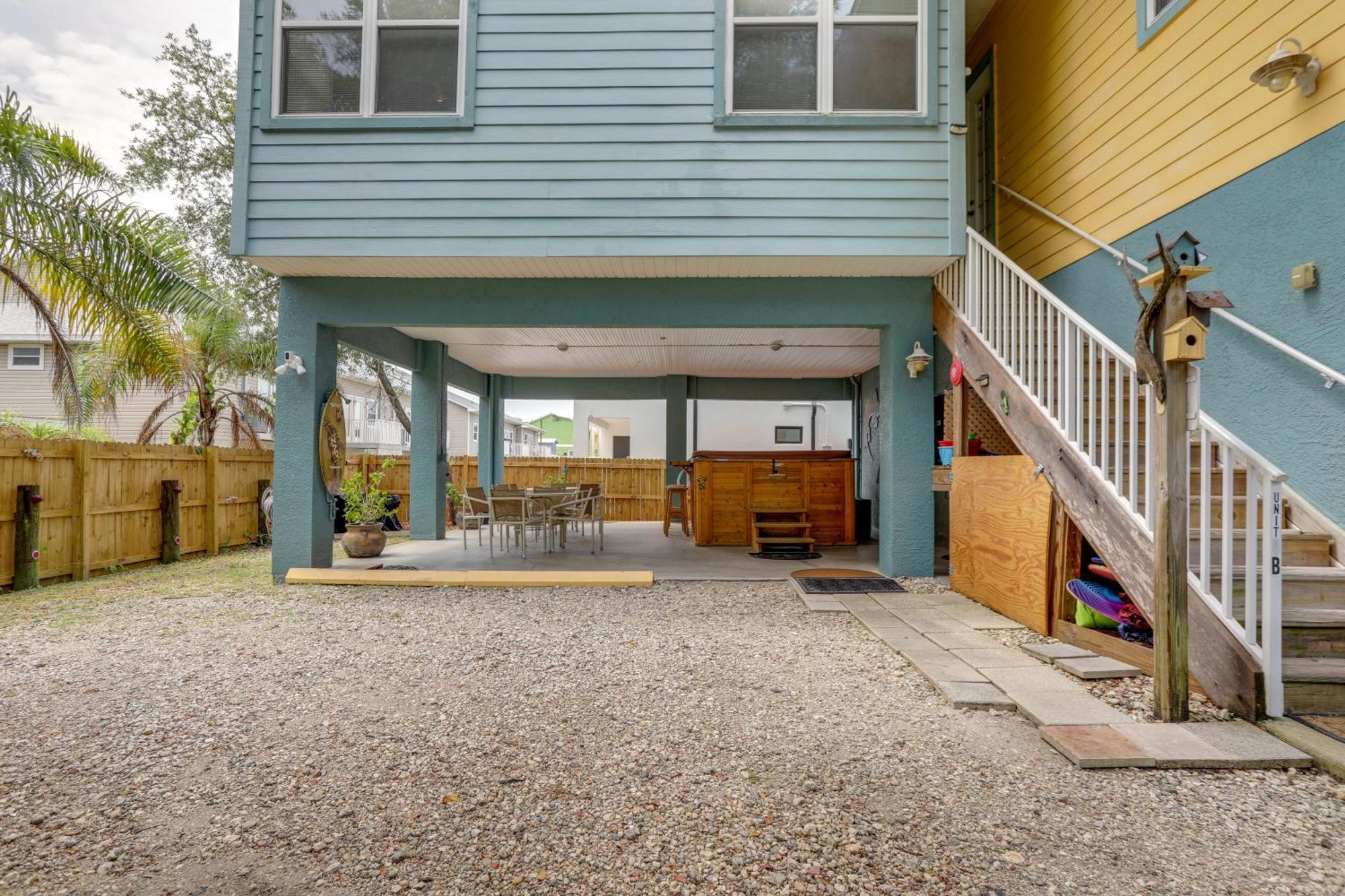Vibrant - Walk To Indian Rocks Beach! Apartment *