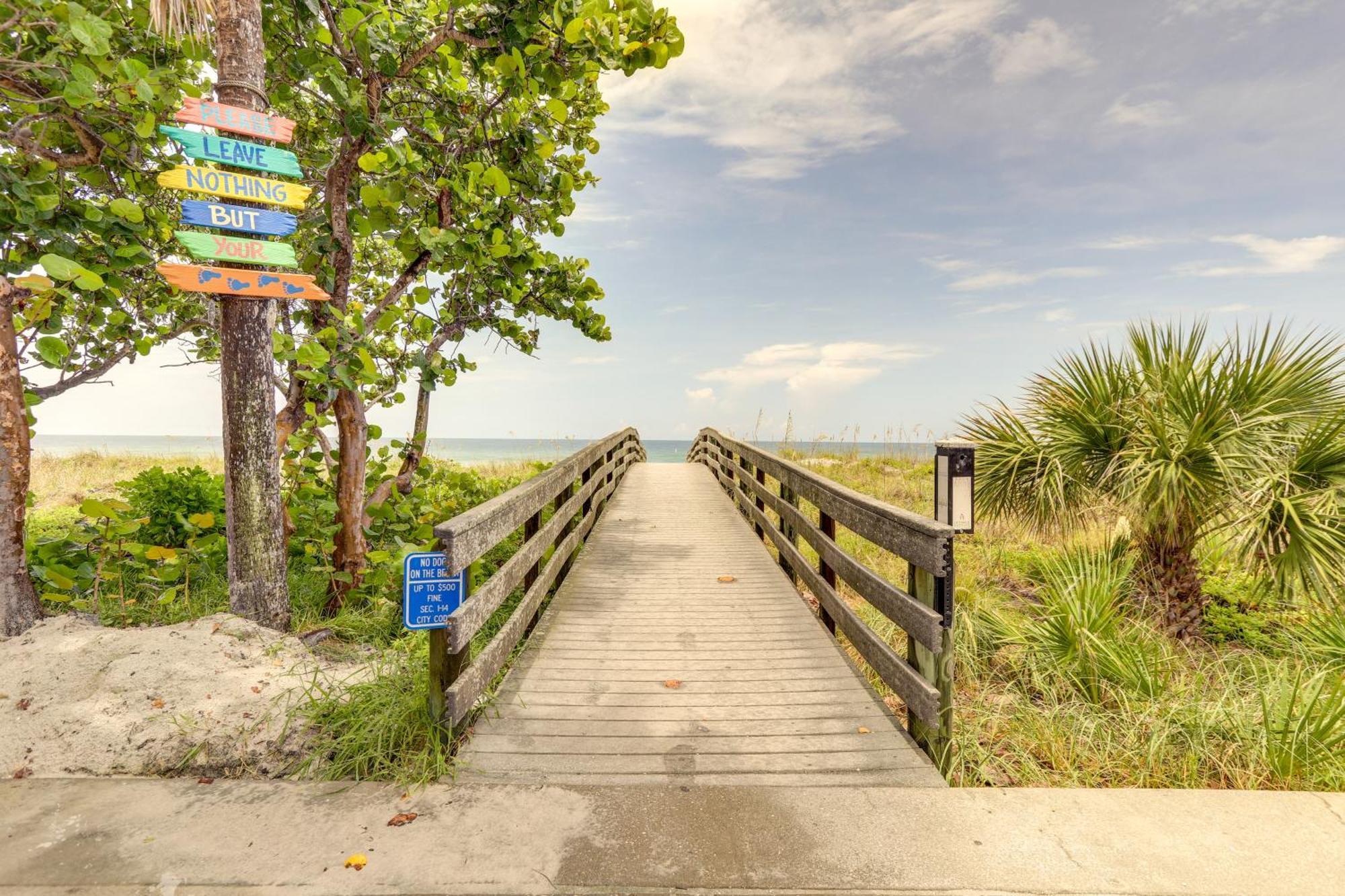 Apartment Vibrant - Walk To Indian Rocks Beach!