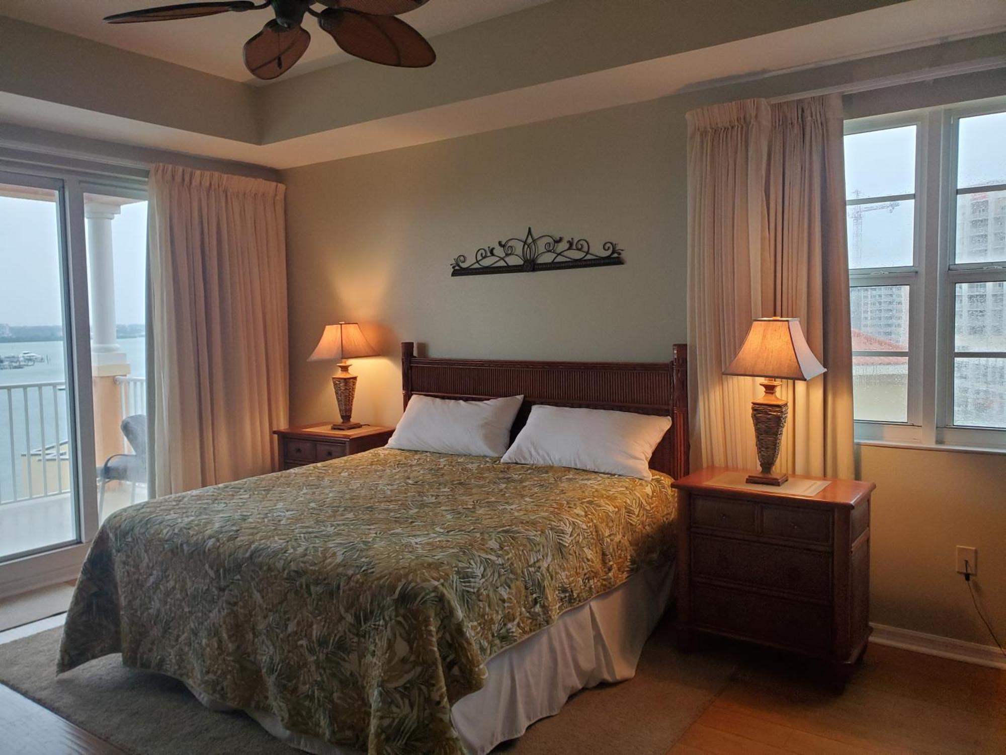 Luxury 5 Star Water Front 3 Beds 2 Bath Pool Hot-tub And Views