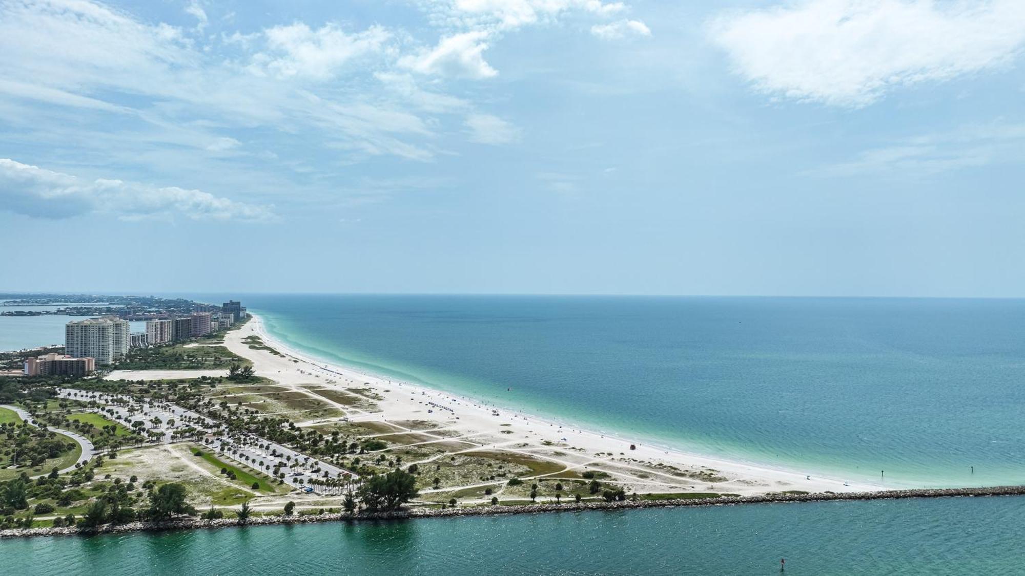 Lovely Clearwater Ocean Front Great Location 2bd *