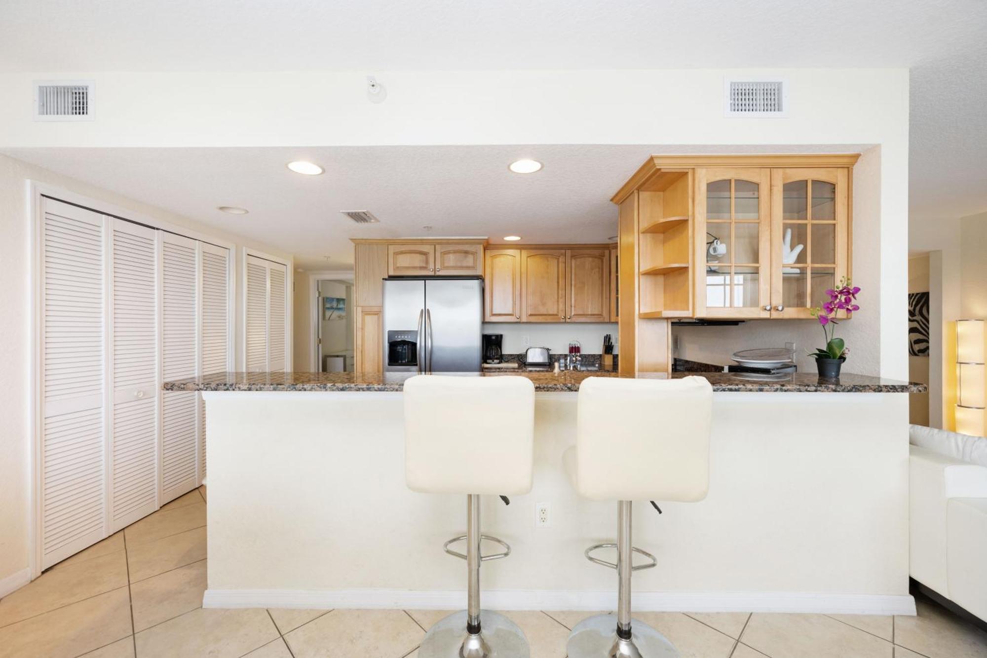 Lovely Clearwater Ocean Front Great Location 2bd