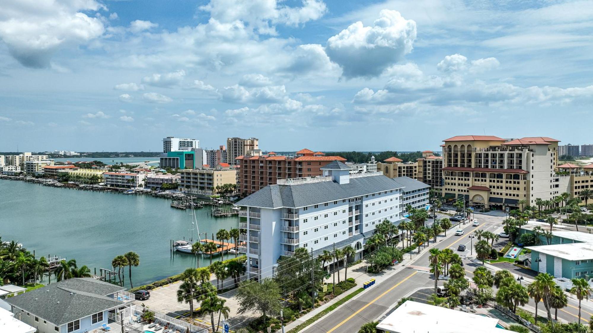 Lovely Clearwater Ocean Front Great Location 2bd *