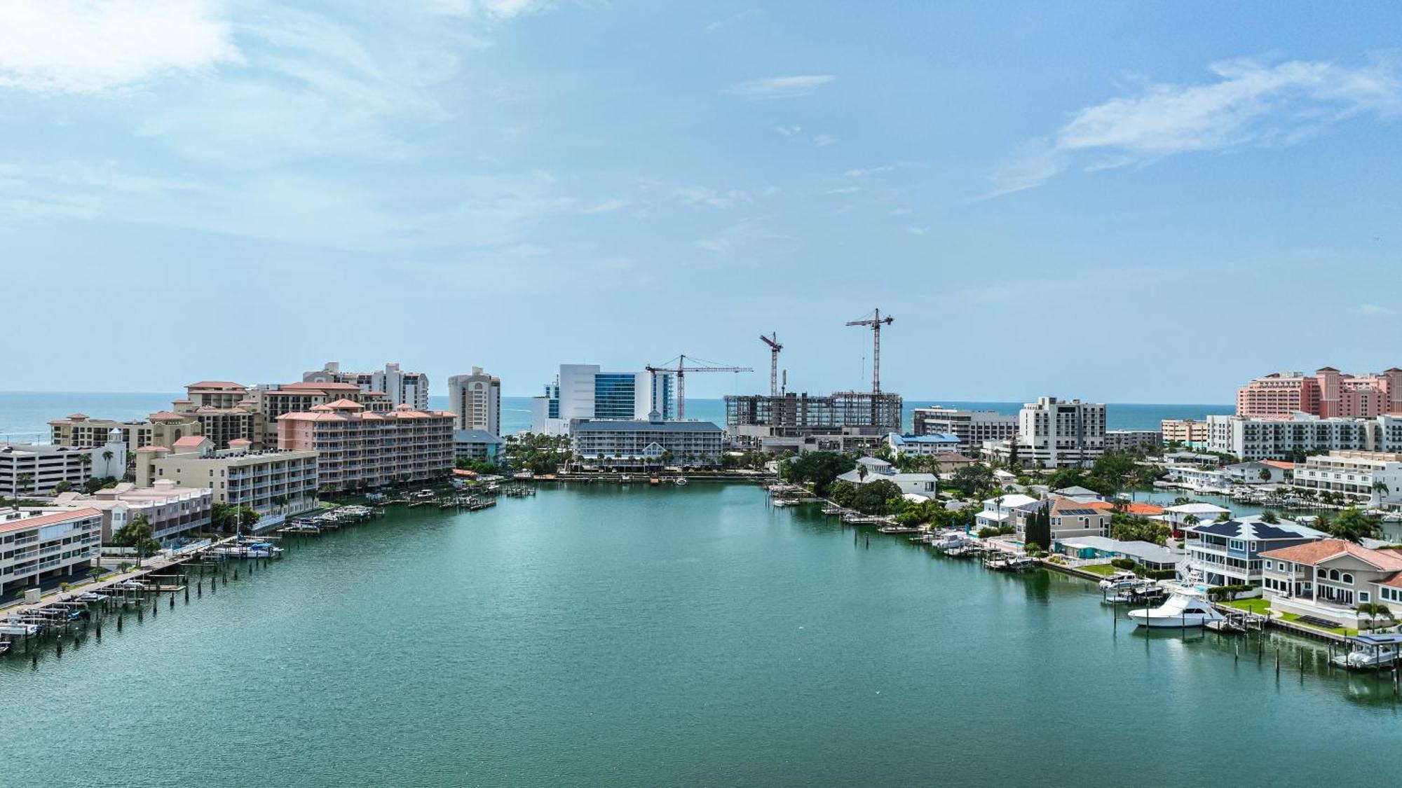 Holiday home Lovely Clearwater Ocean Front Great Location 2bd *