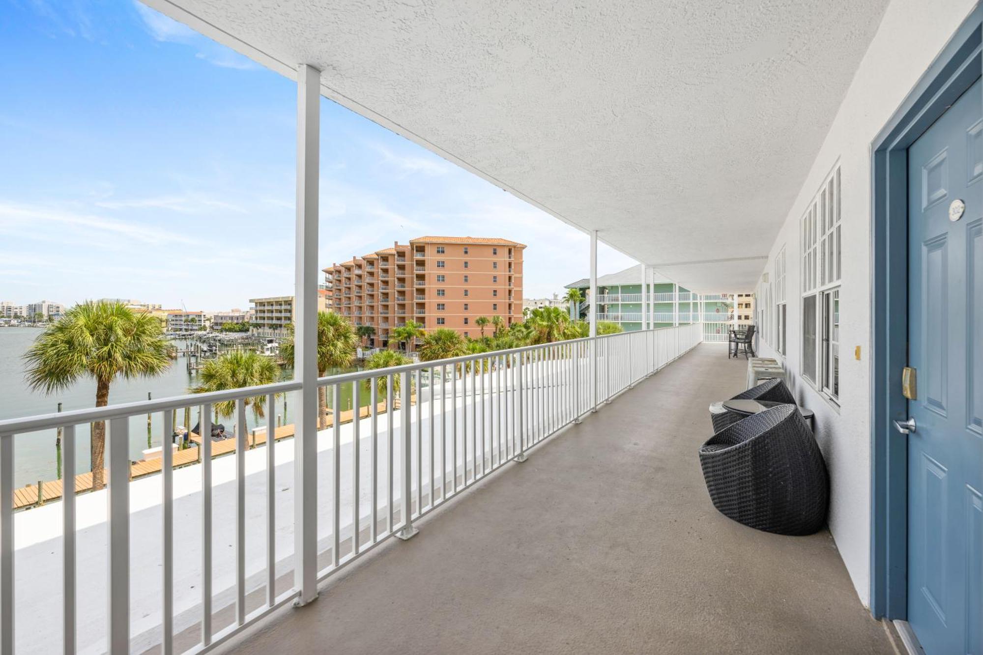 Lovely Clearwater Ocean Front Great Location 2bd *